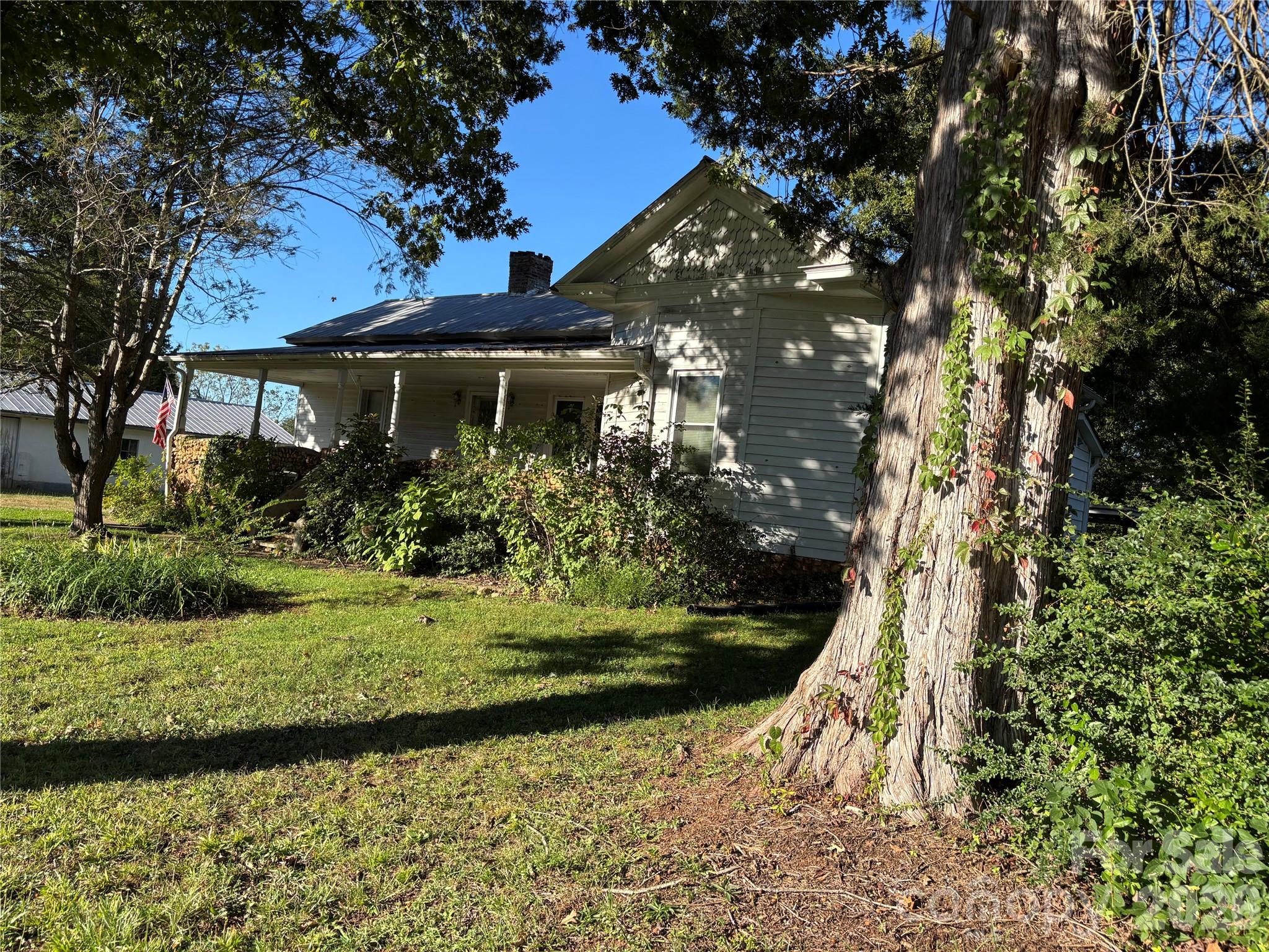 6144 Hudlow Road Property Photo 1