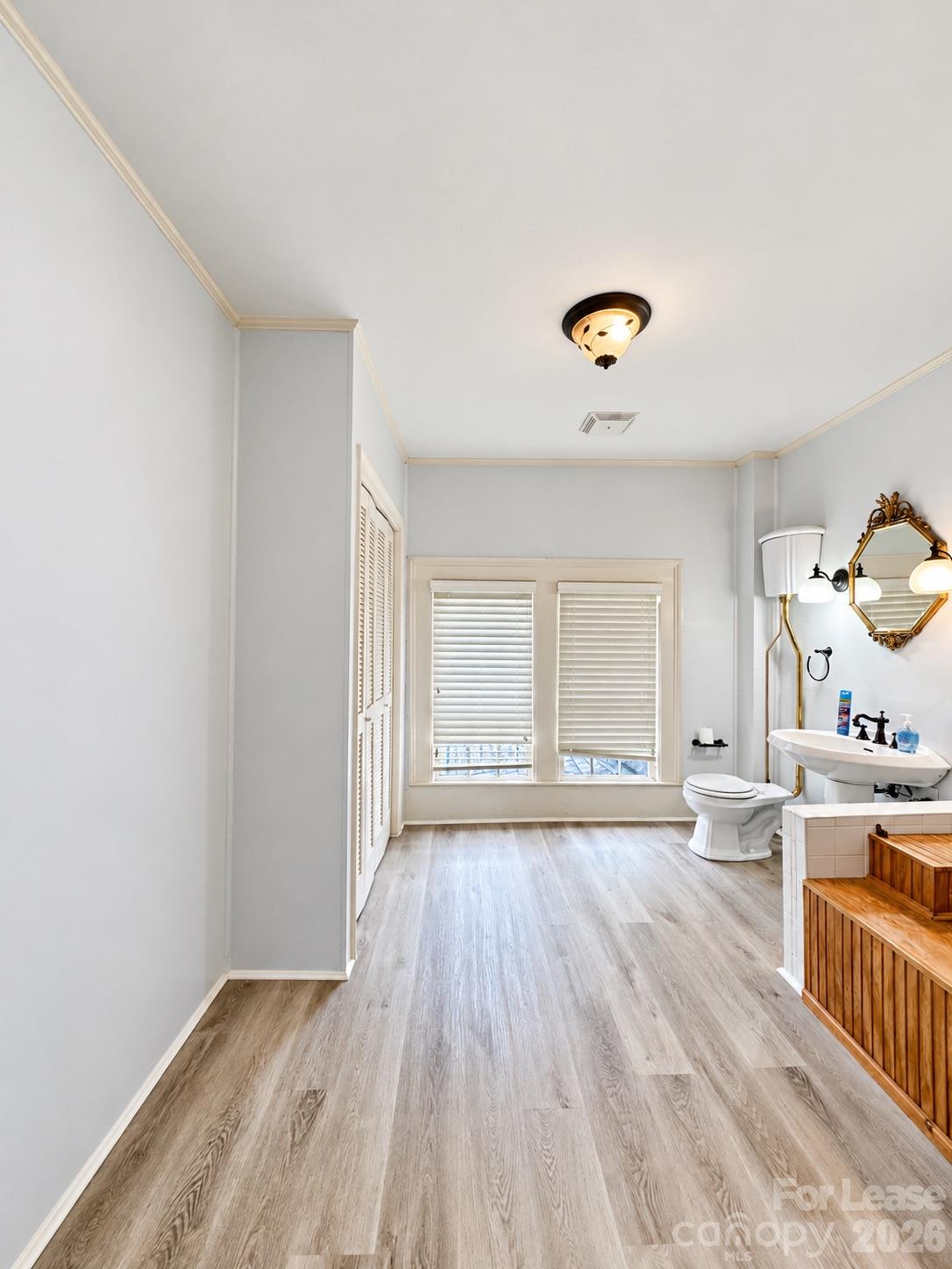 500 John Street Room 3 Property Photo 19