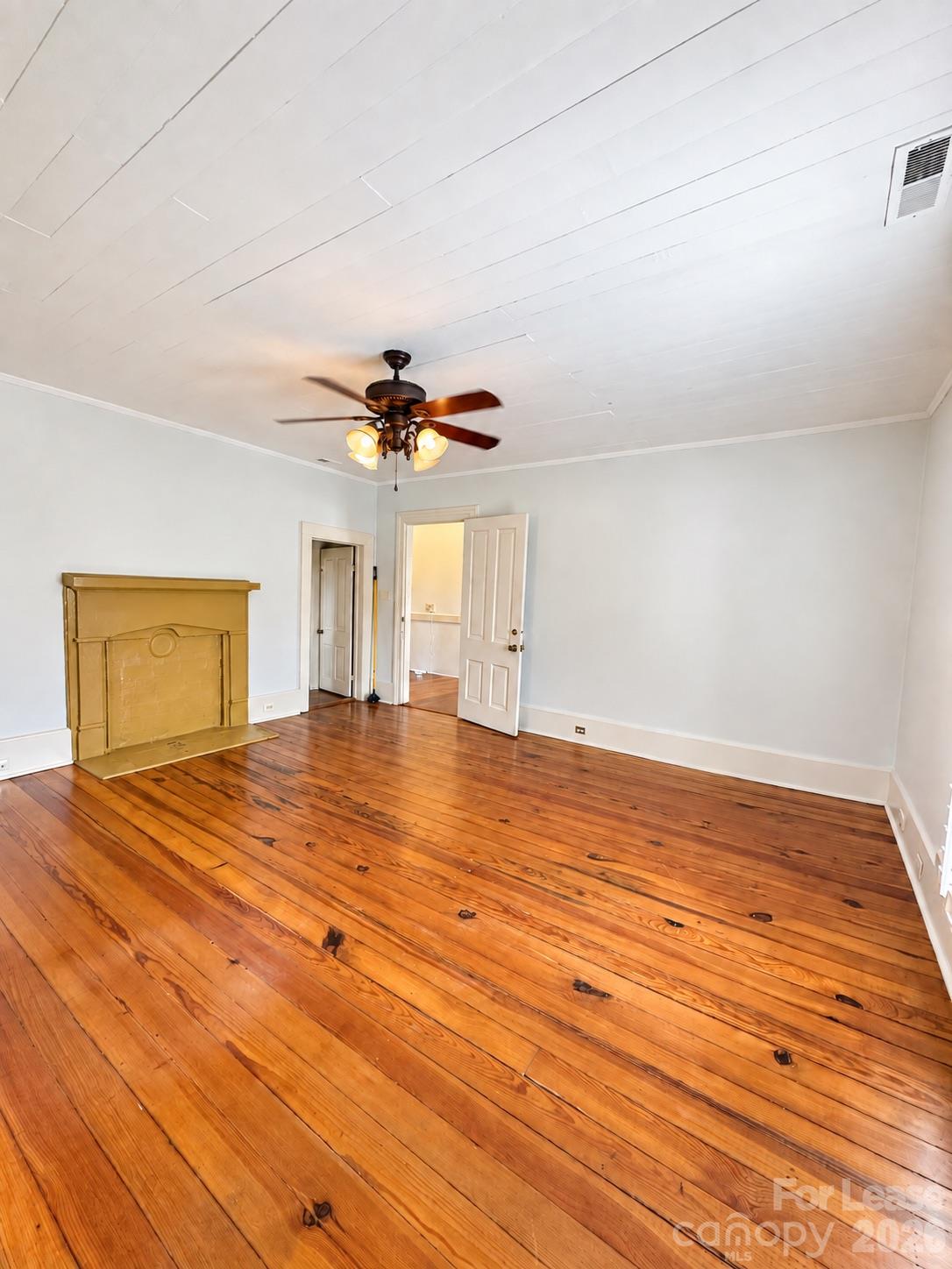 500 John Street Room 4 Property Photo 5