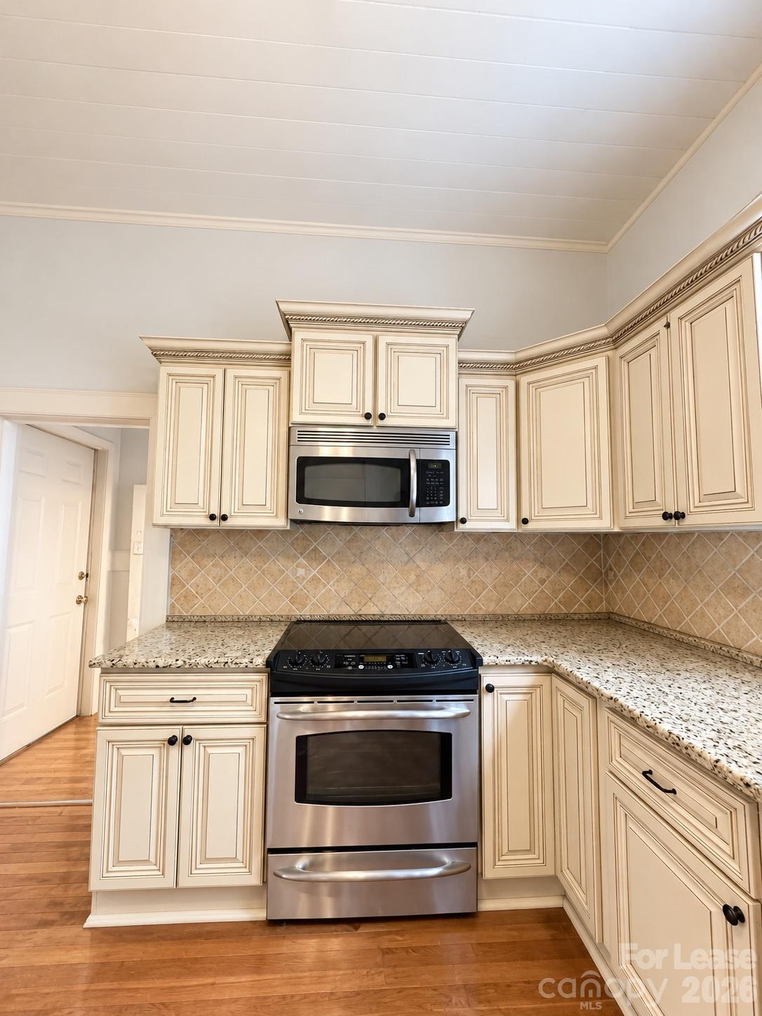 500 John Street Room 5 Property Photo 11