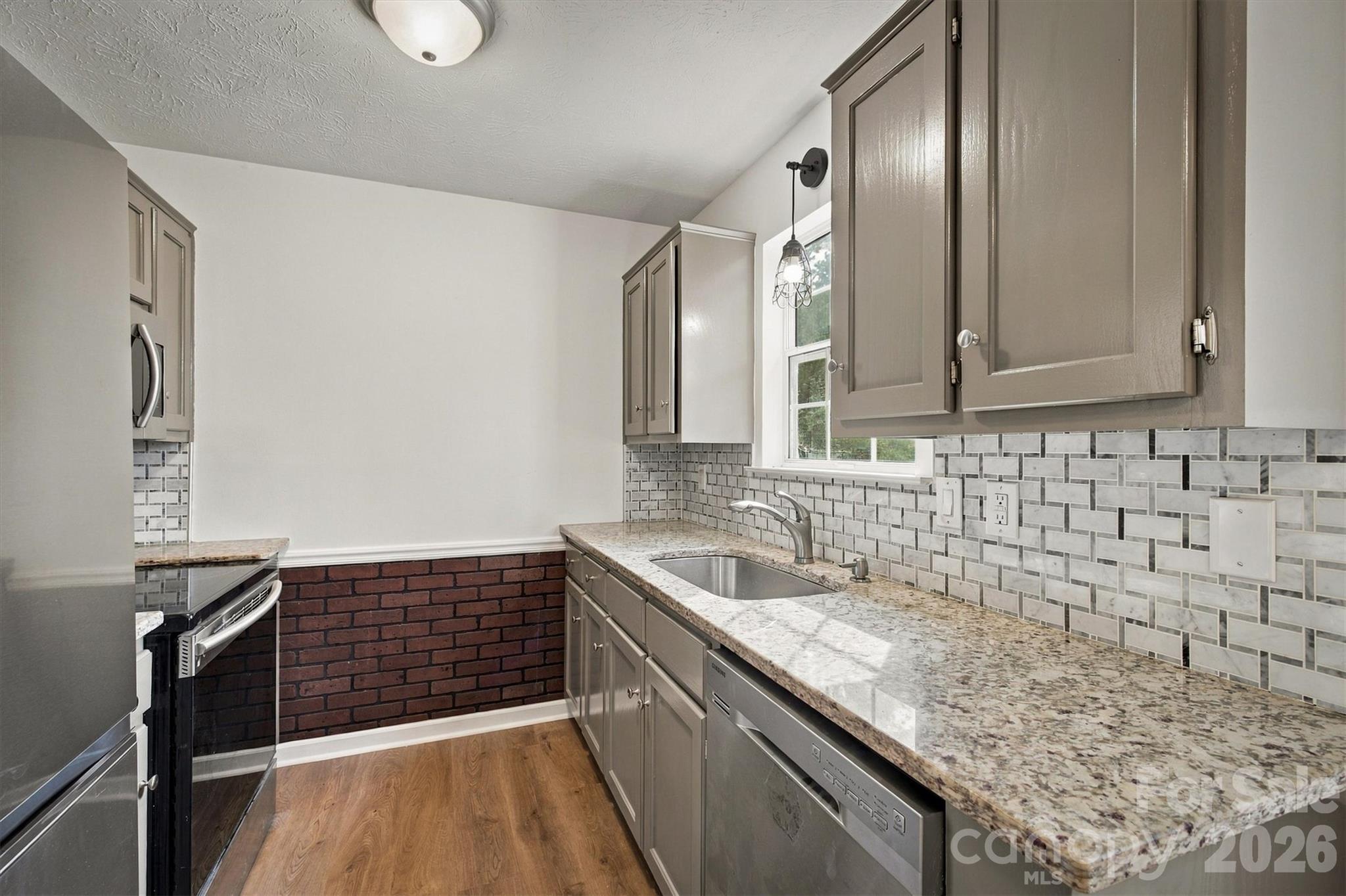 37 Laurel Street Property Photo 8