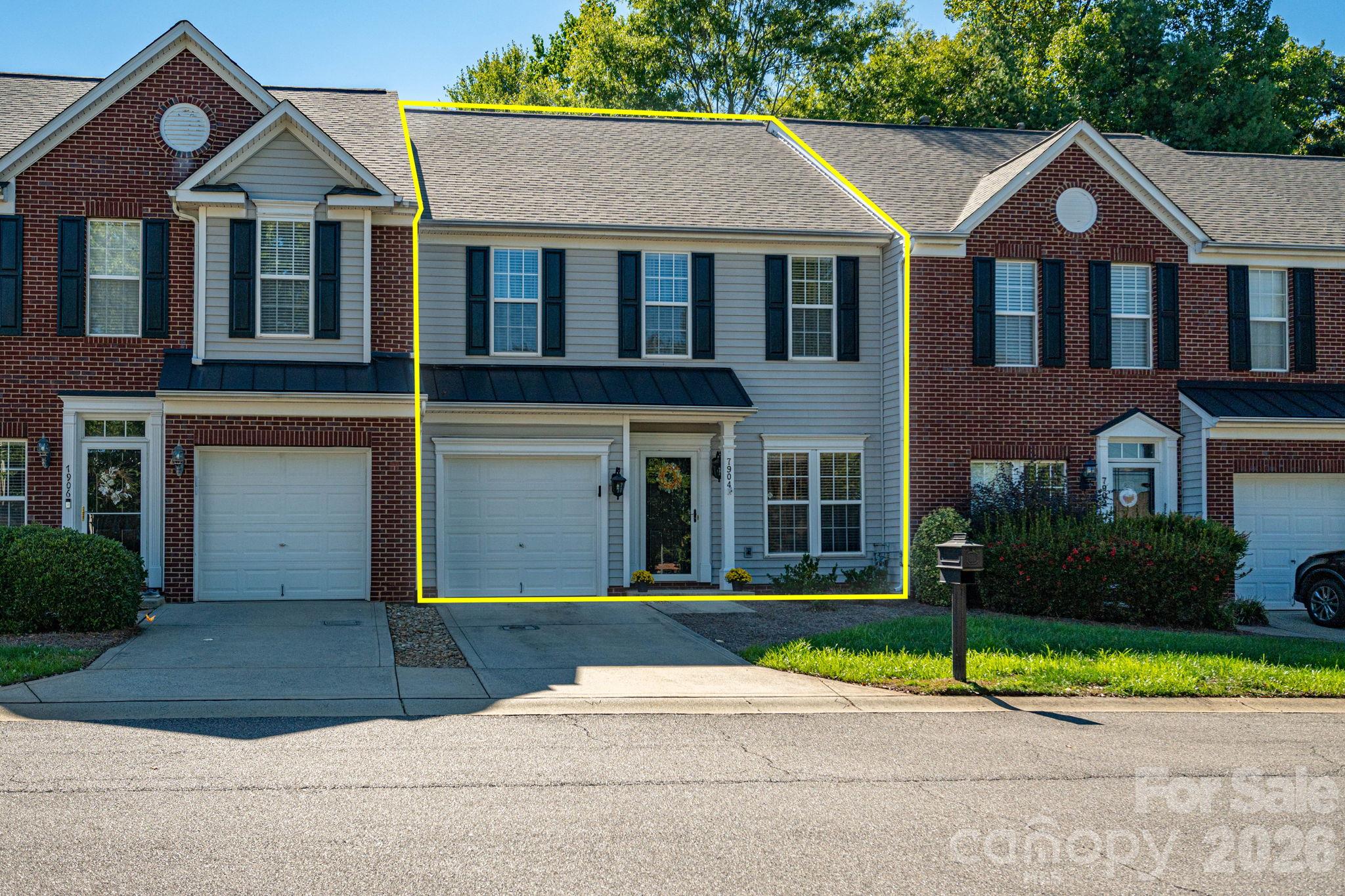 7904 Mariners Pointe Circle Property Photo 1