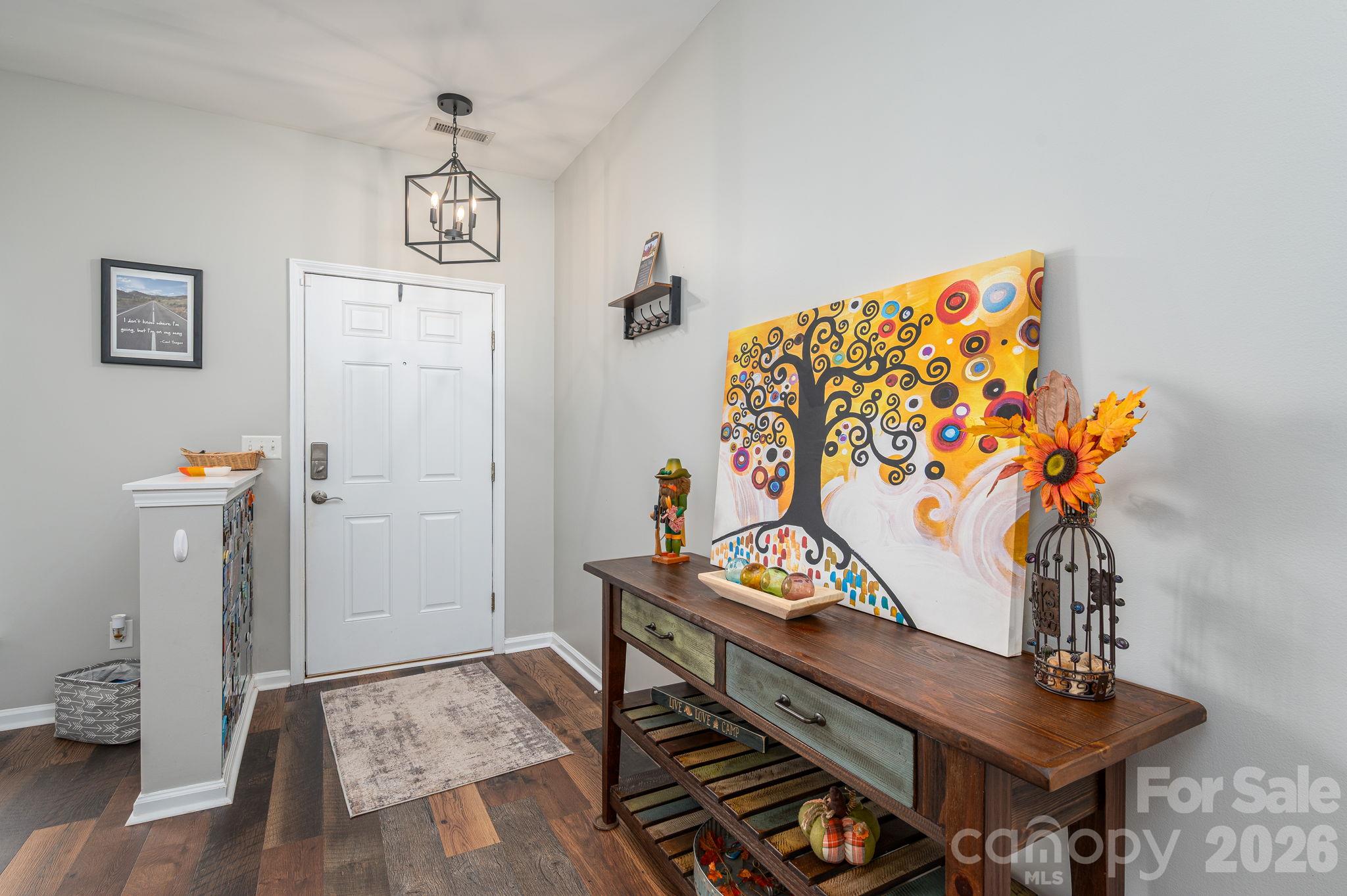 7904 Mariners Pointe Circle Property Photo 3