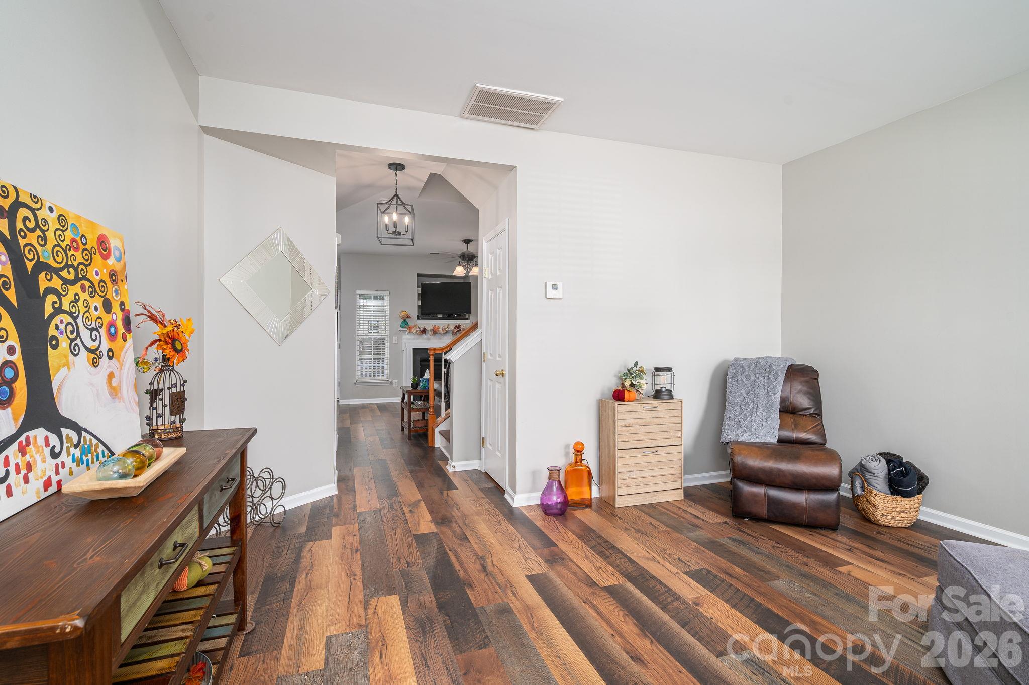 7904 Mariners Pointe Circle Property Photo 4