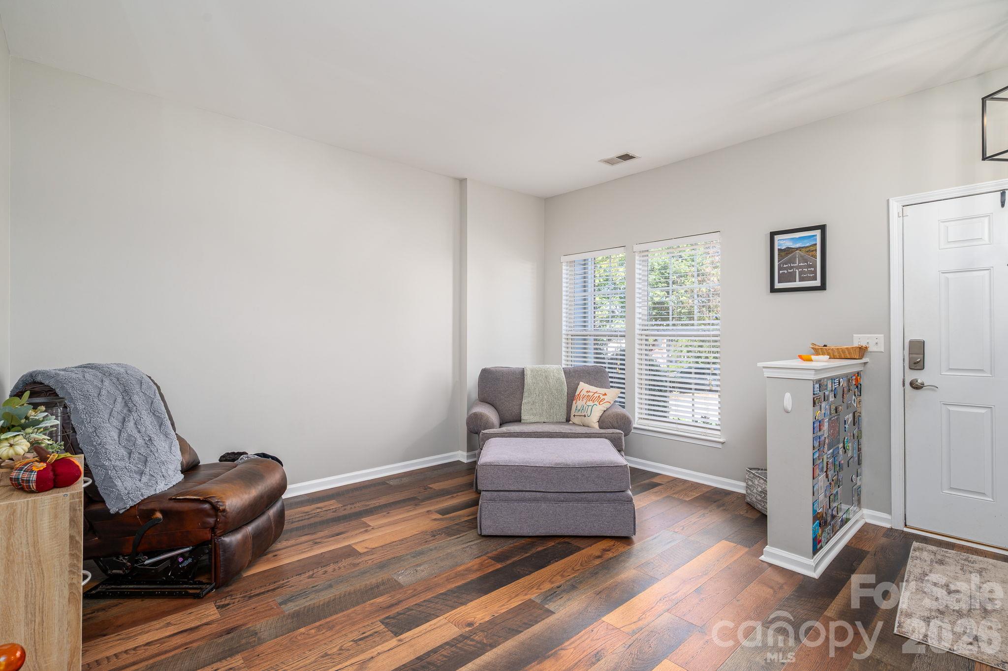 7904 Mariners Pointe Circle Property Photo 6