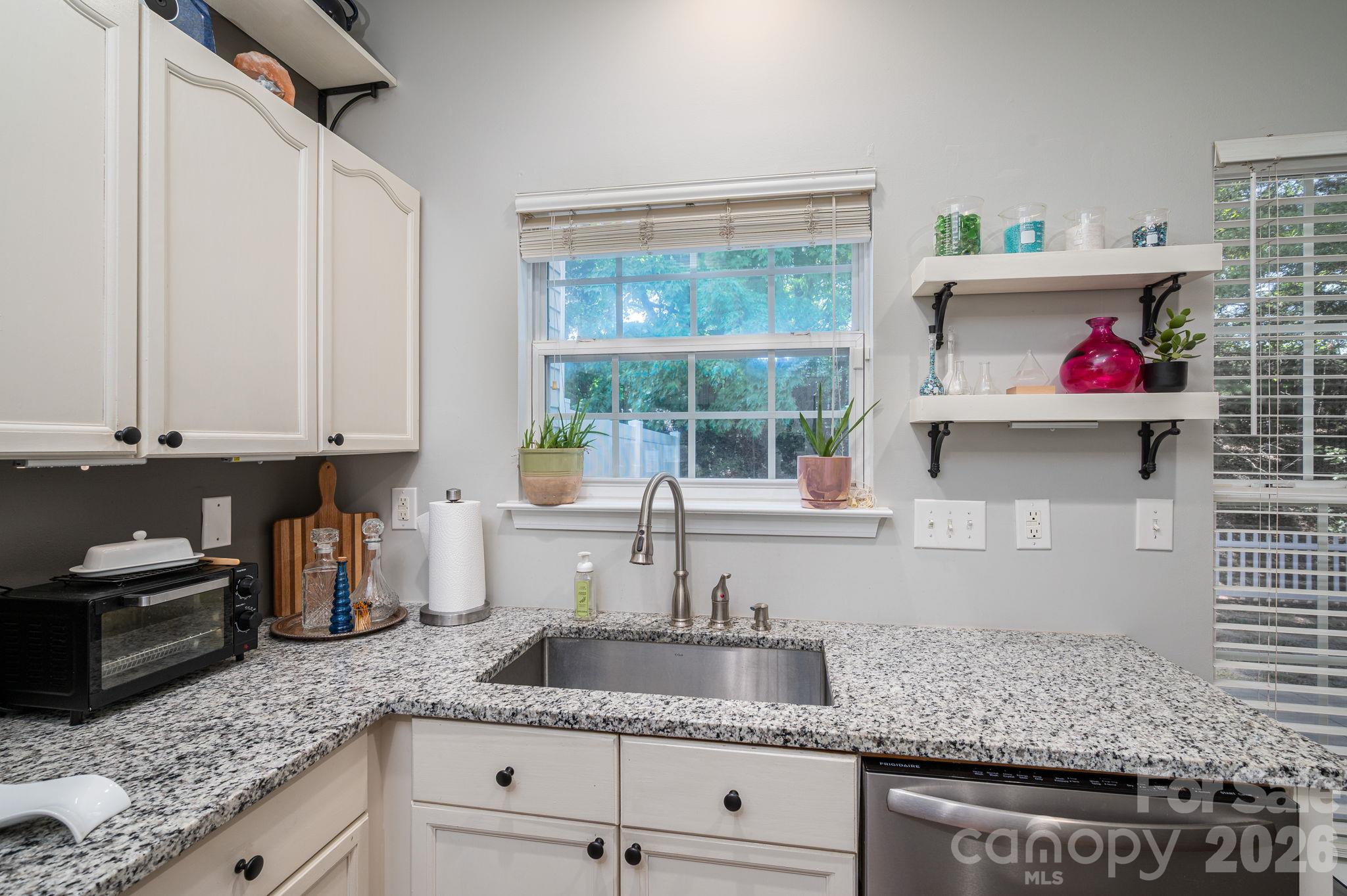 7904 Mariners Pointe Circle Property Photo 7