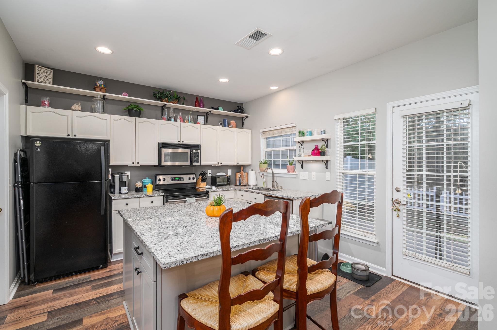 7904 Mariners Pointe Circle Property Photo 10