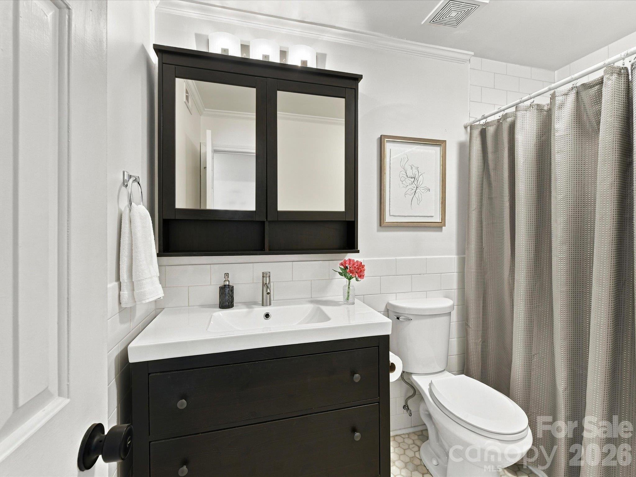423 W 8th Street 78 Property Photo 7