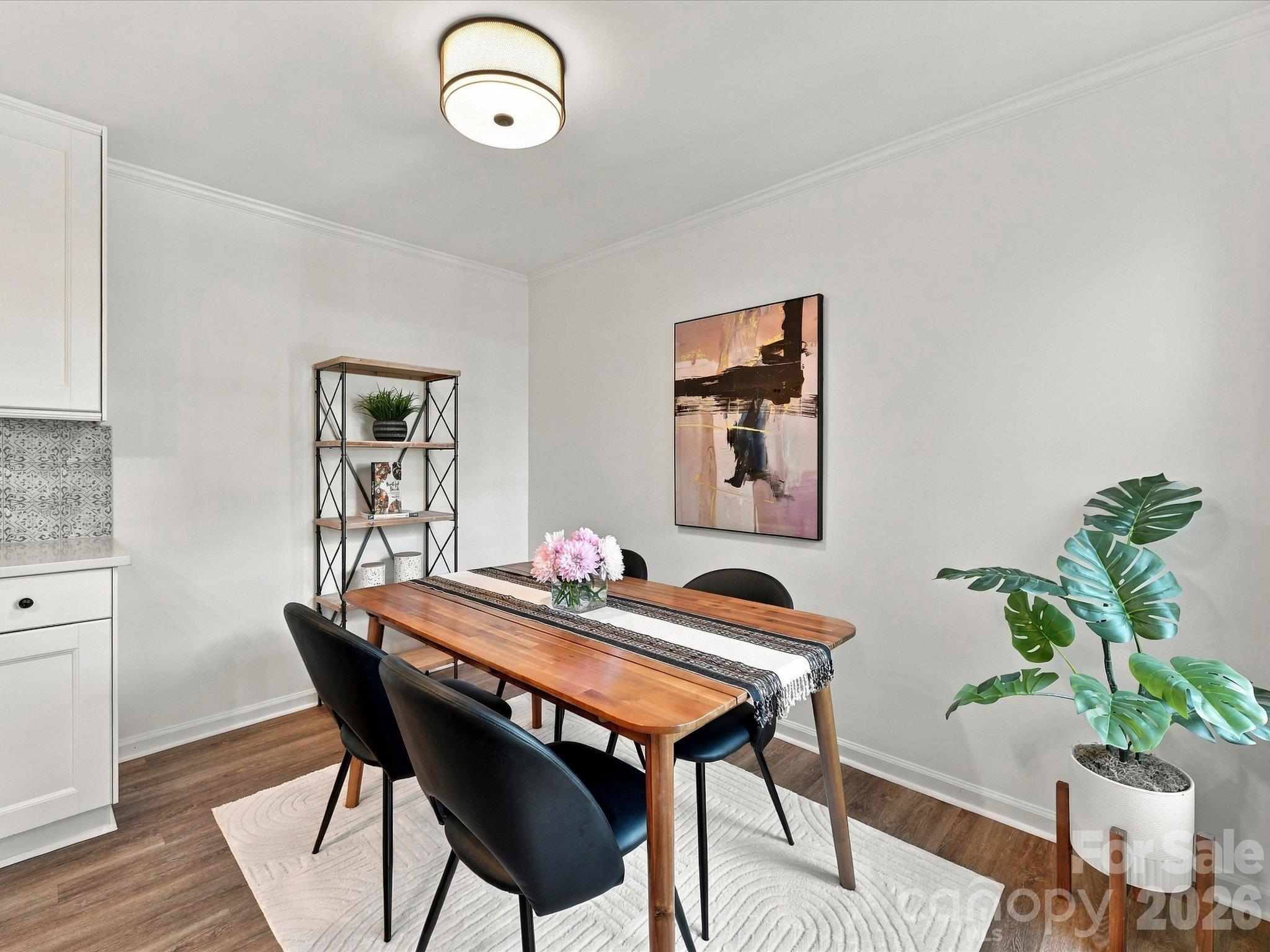 423 W 8th Street 78 Property Photo 12