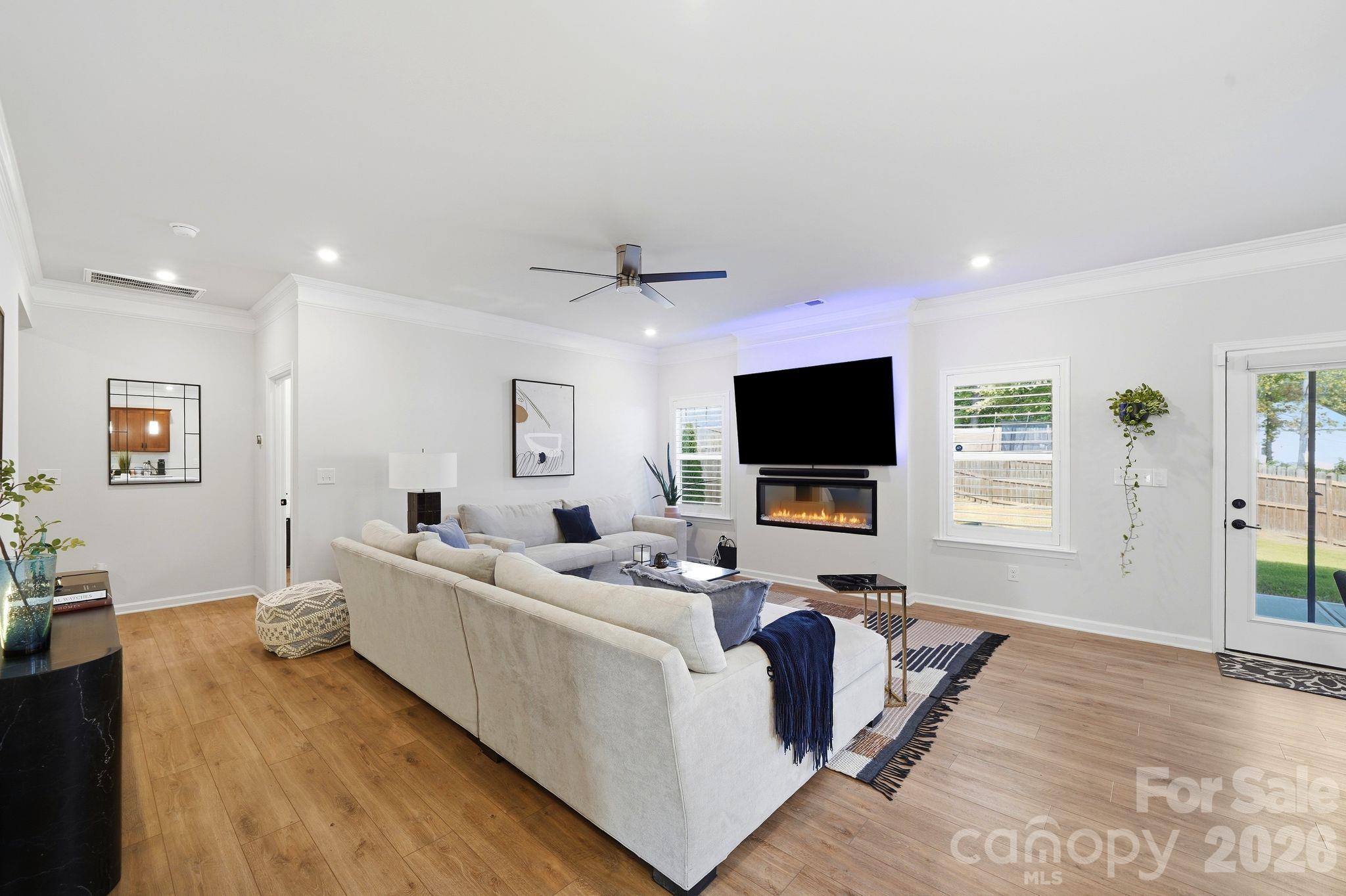 6109 Sunspear Lane Property Photo 4