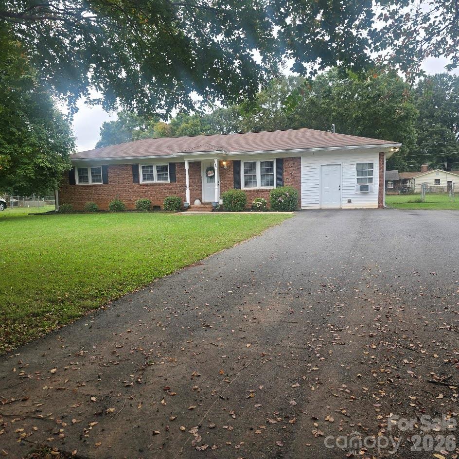 160 E Chamblee Drive Property Photo 1