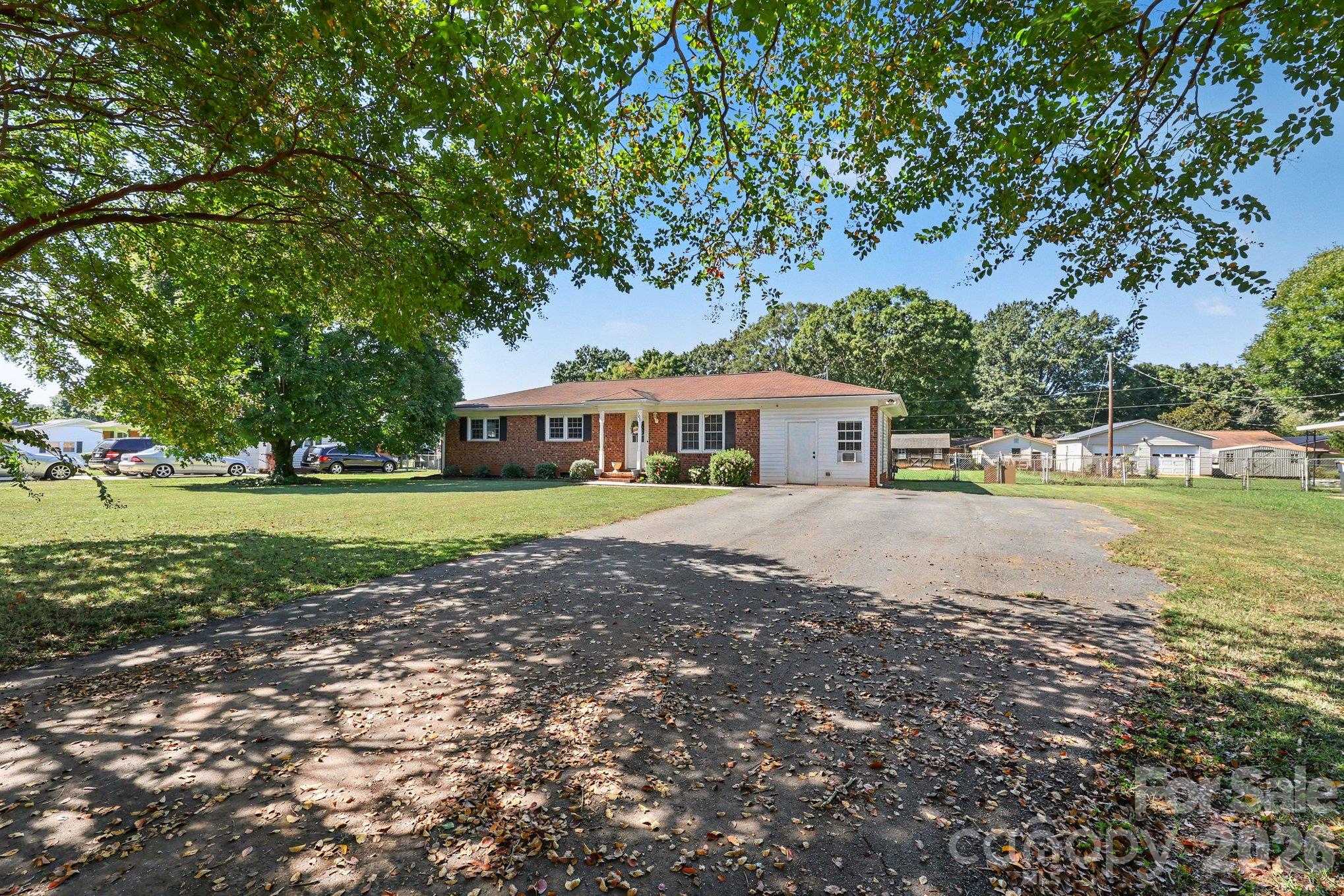 160 E Chamblee Drive Property Photo 4