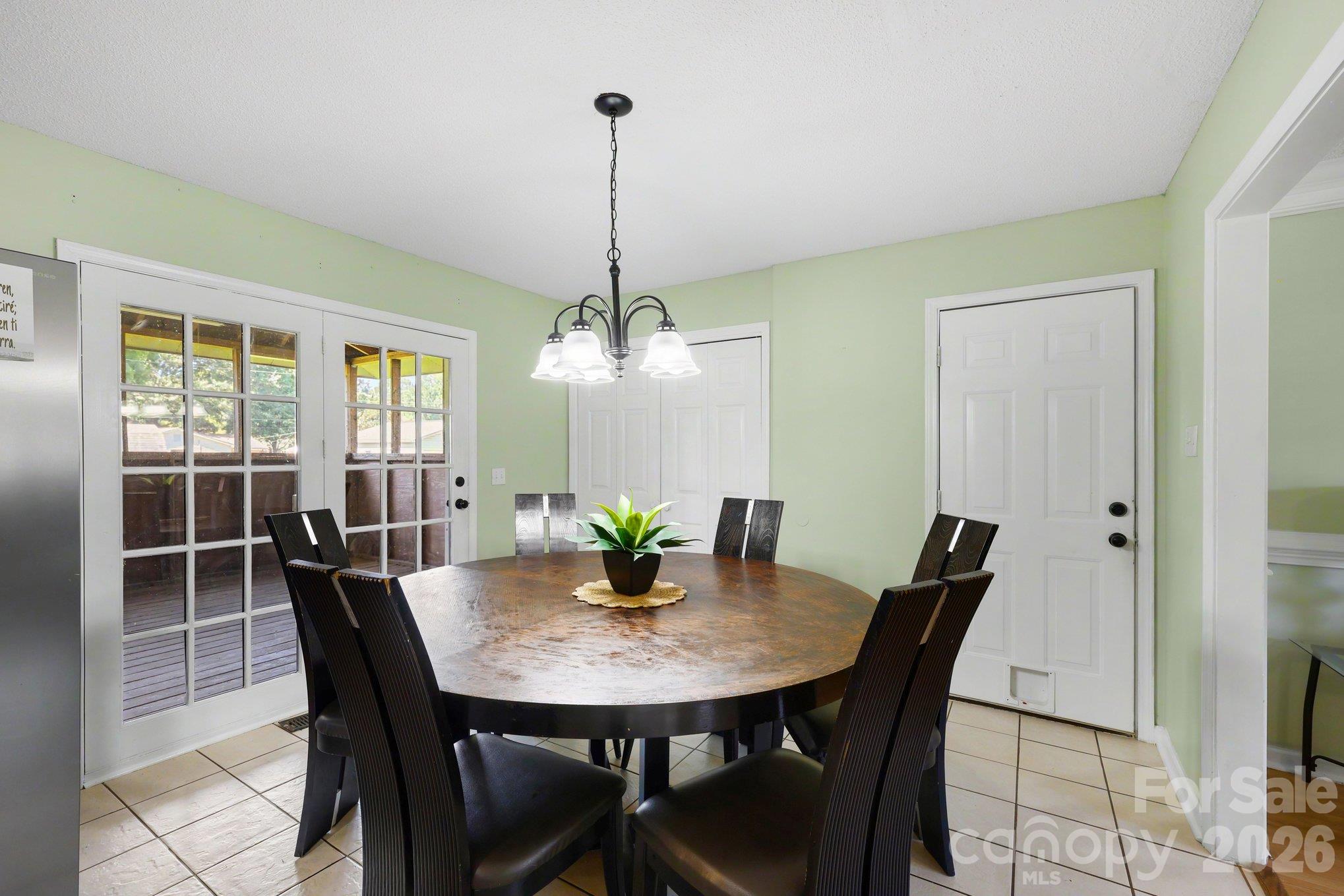 160 E Chamblee Drive Property Photo 8