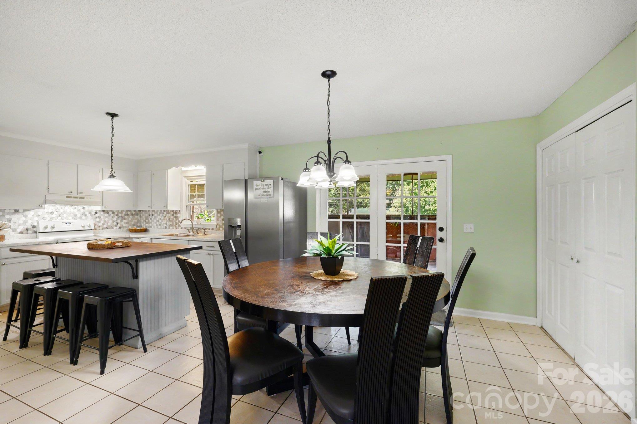 160 E Chamblee Drive Property Photo 9
