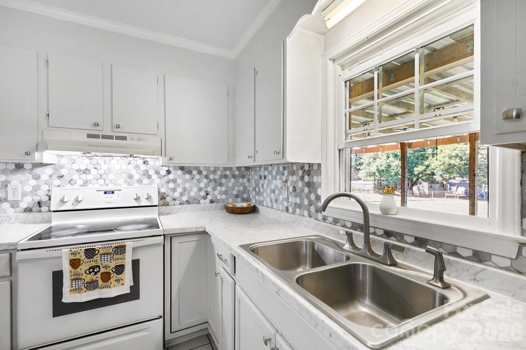 160 E Chamblee Drive Property Photo 12