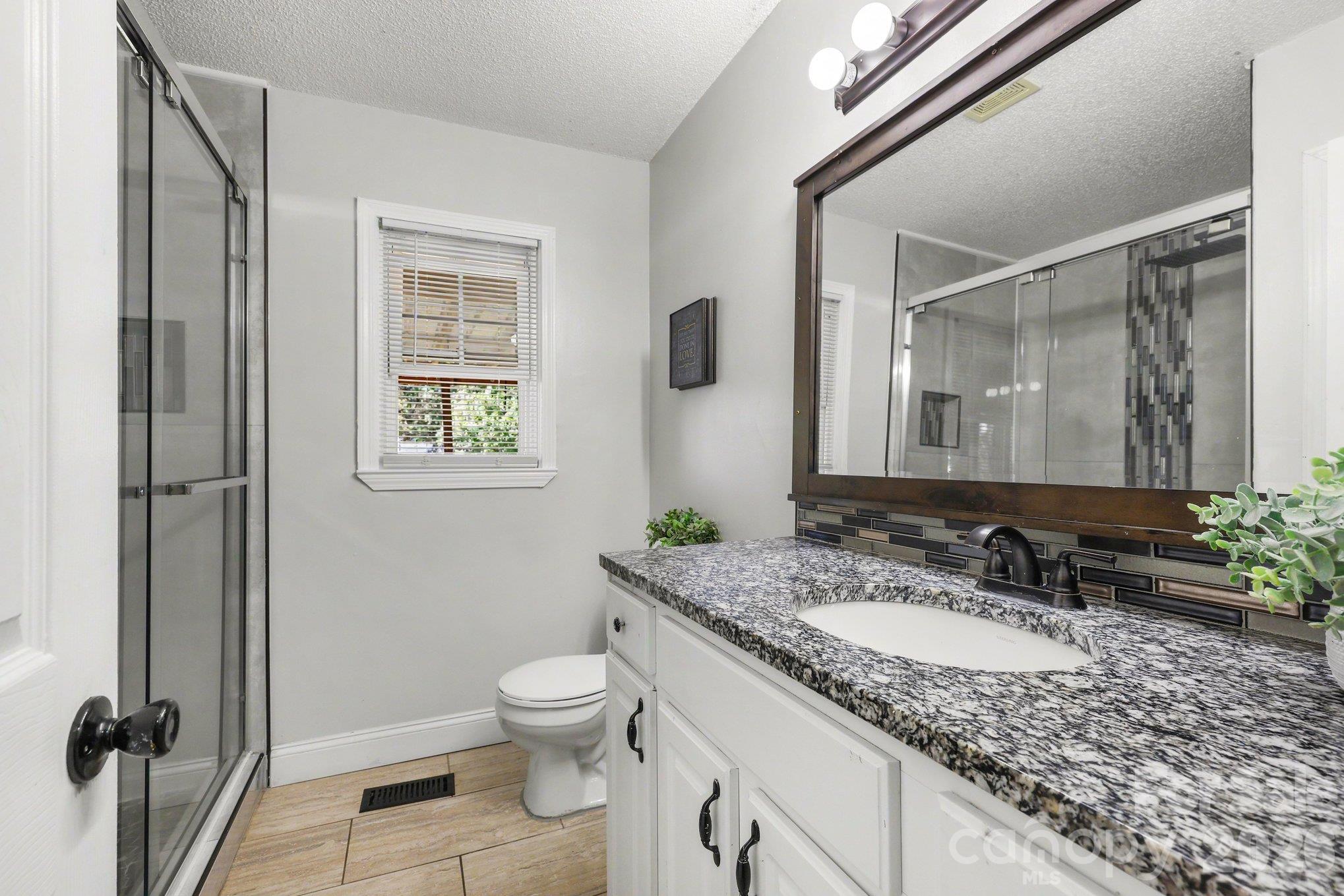 160 E Chamblee Drive Property Photo 16
