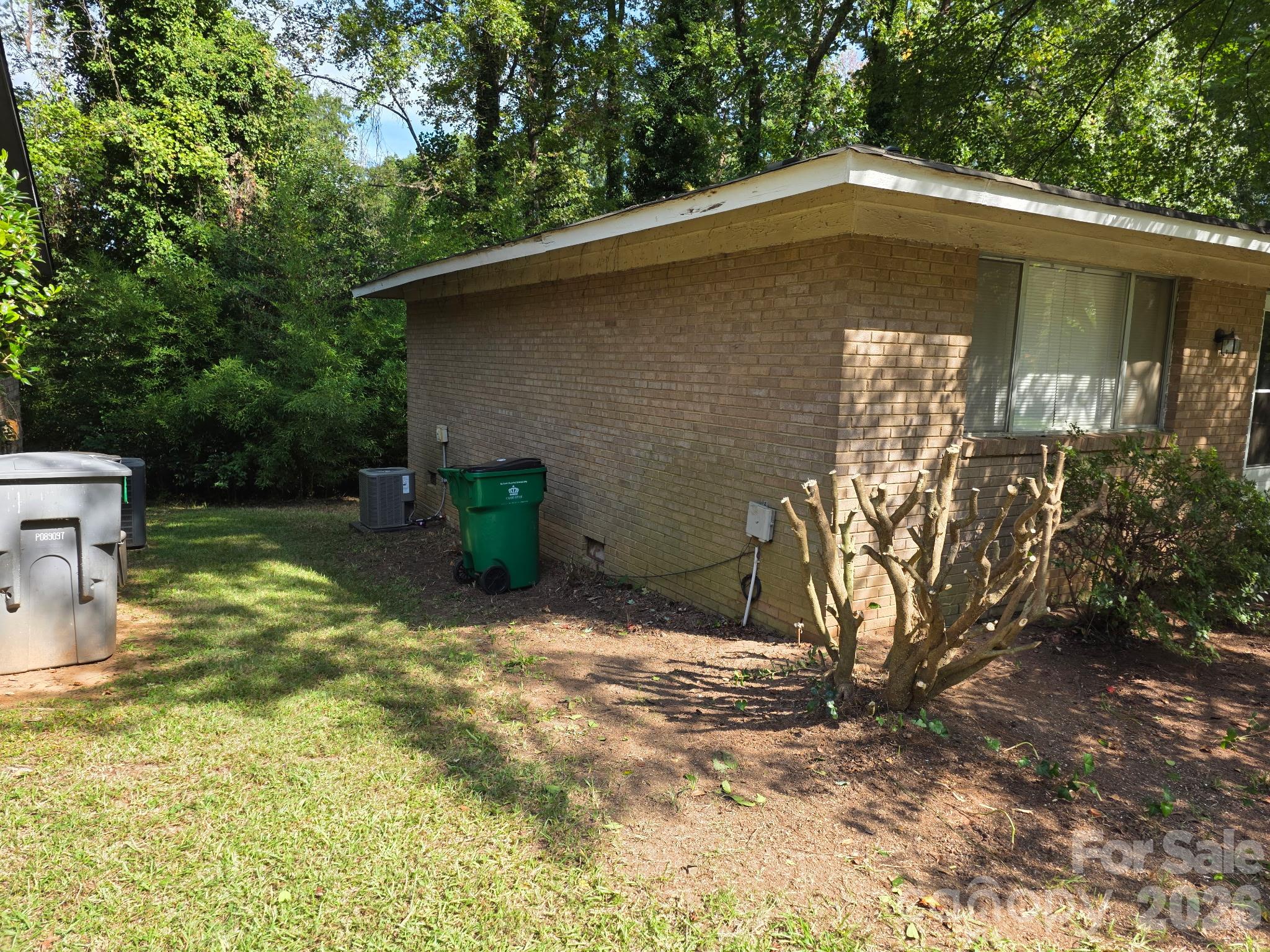 549 Blendwood Drive Property Photo 2