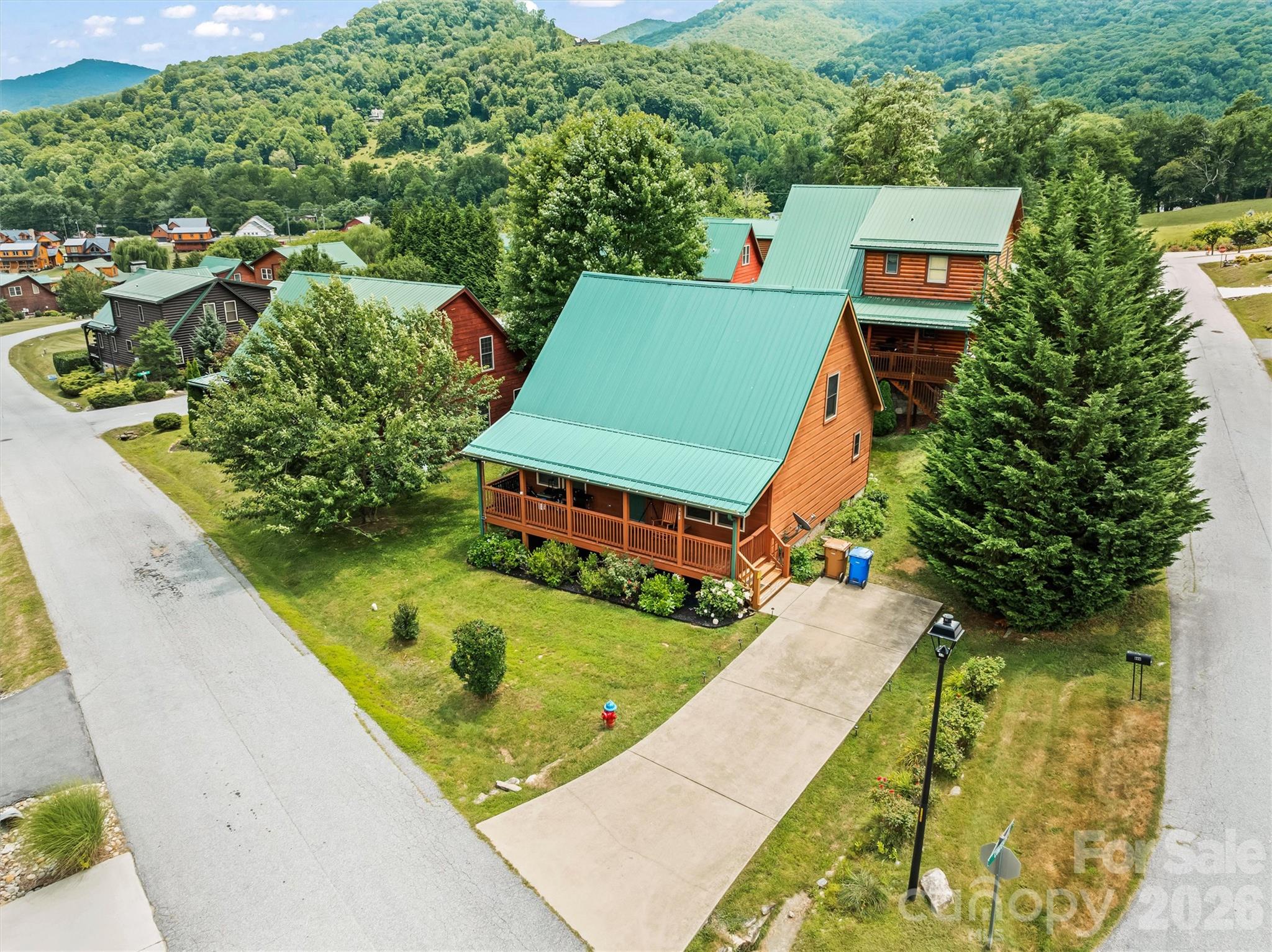 588 Panoramic Loop Property Photo 1