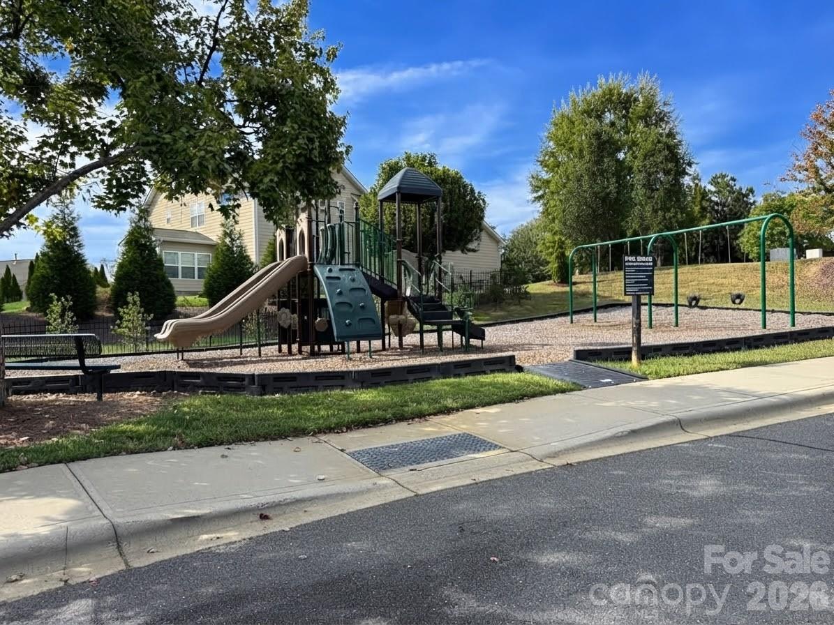 2030 Pine Siskin Court Property Photo 12