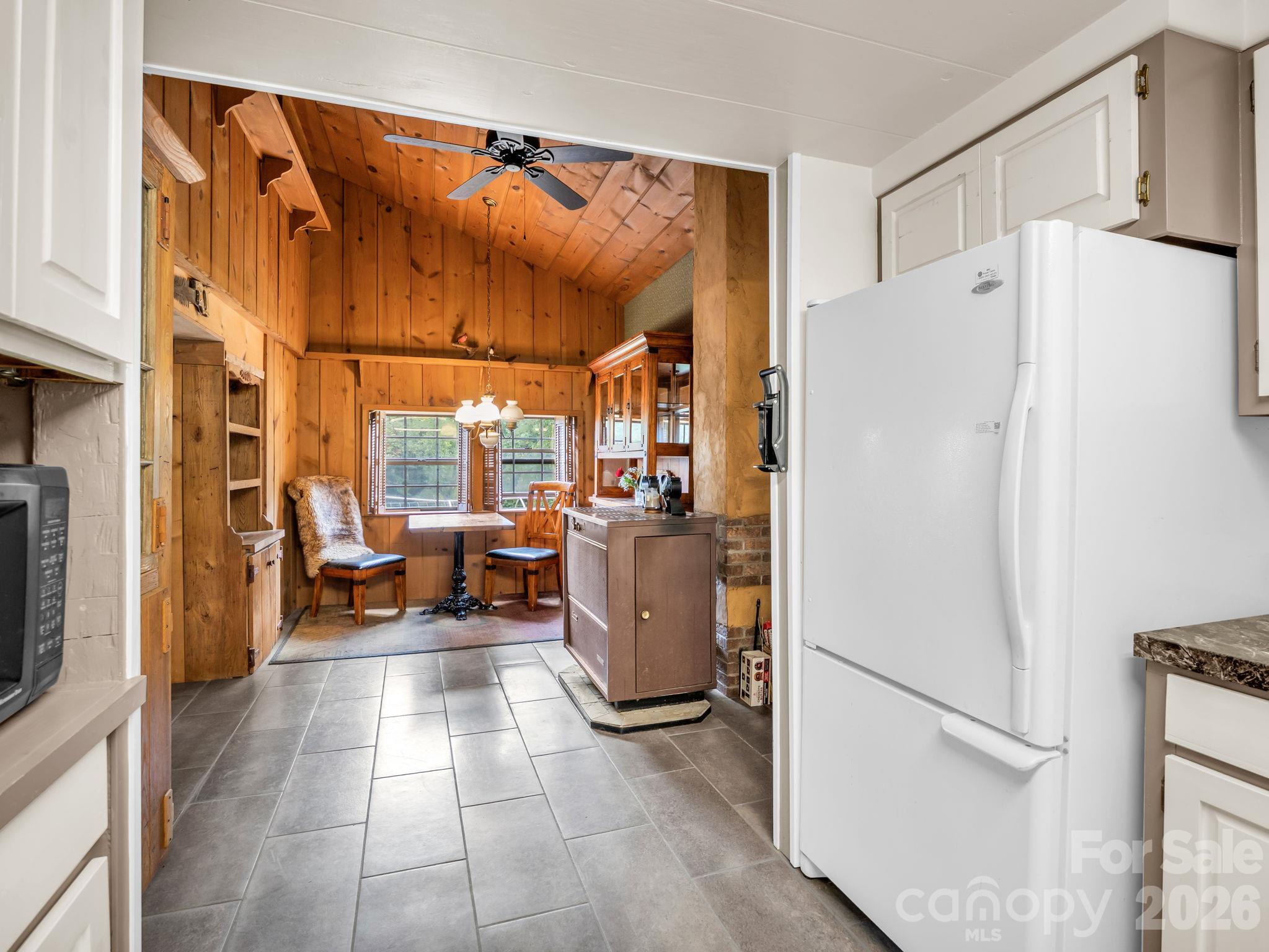 765 Hawk Ridge Lane Property Photo 17