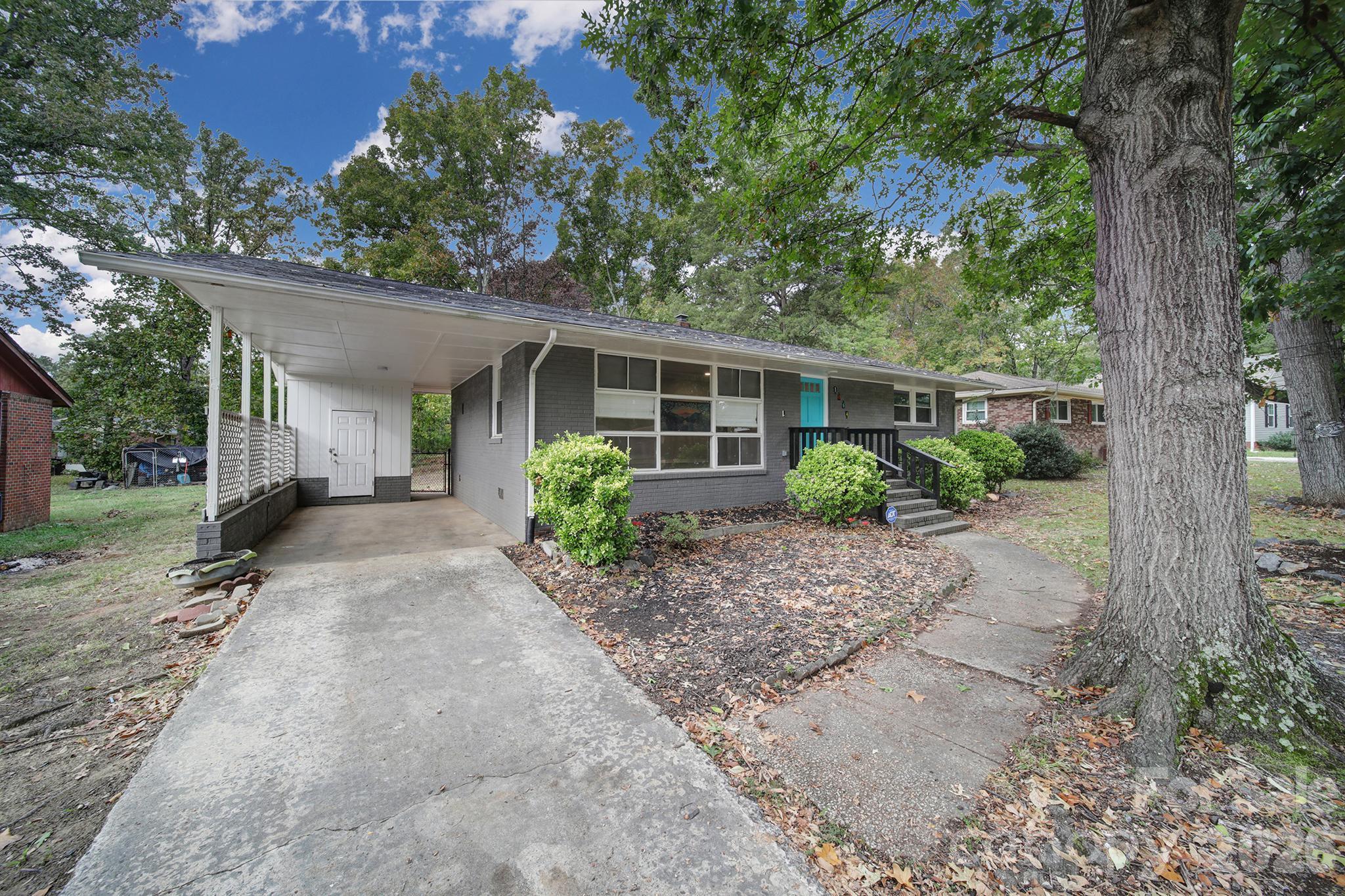 1064 Stonewall Avenue Property Photo 1