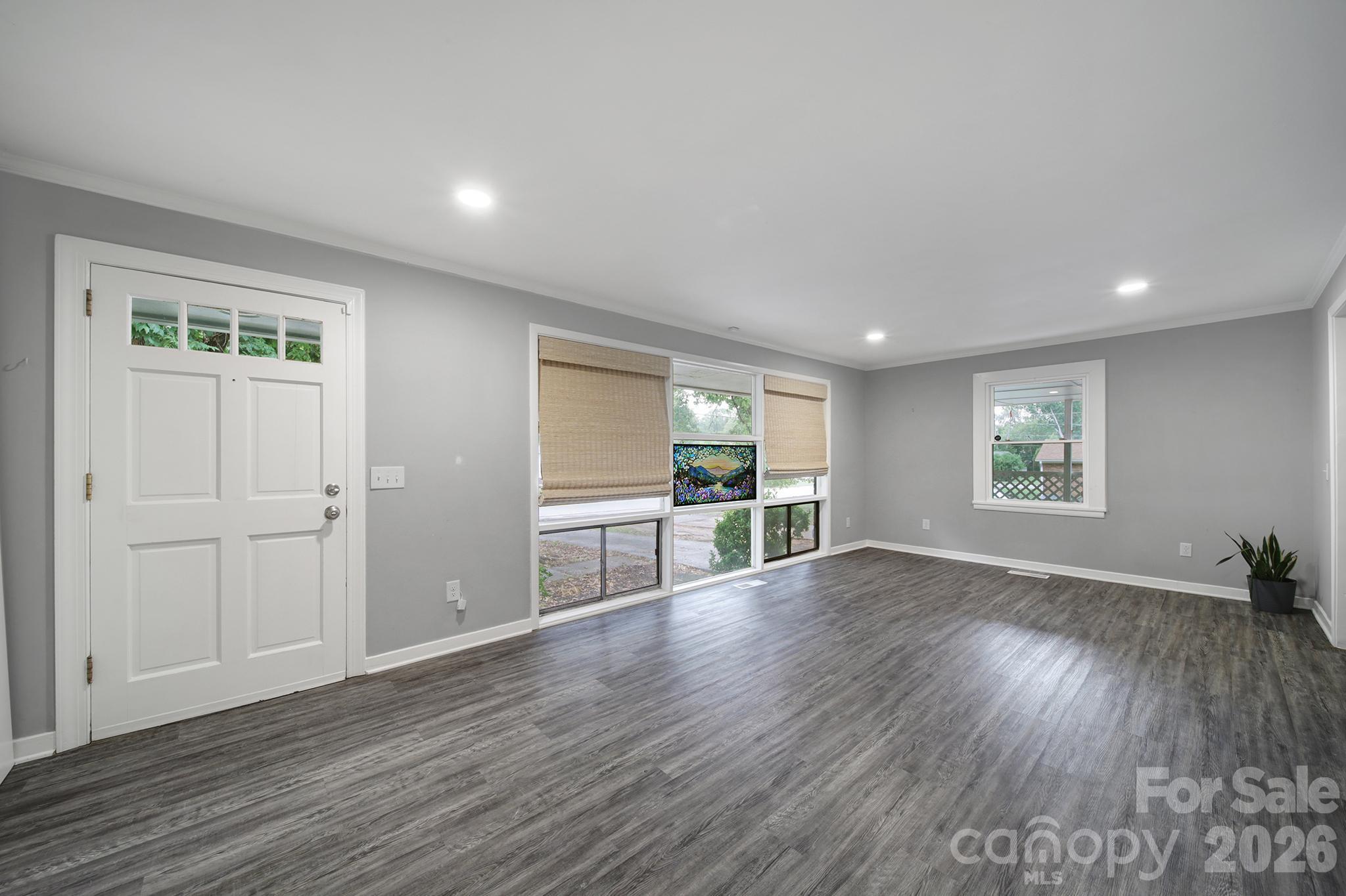 1064 Stonewall Avenue Property Photo 4