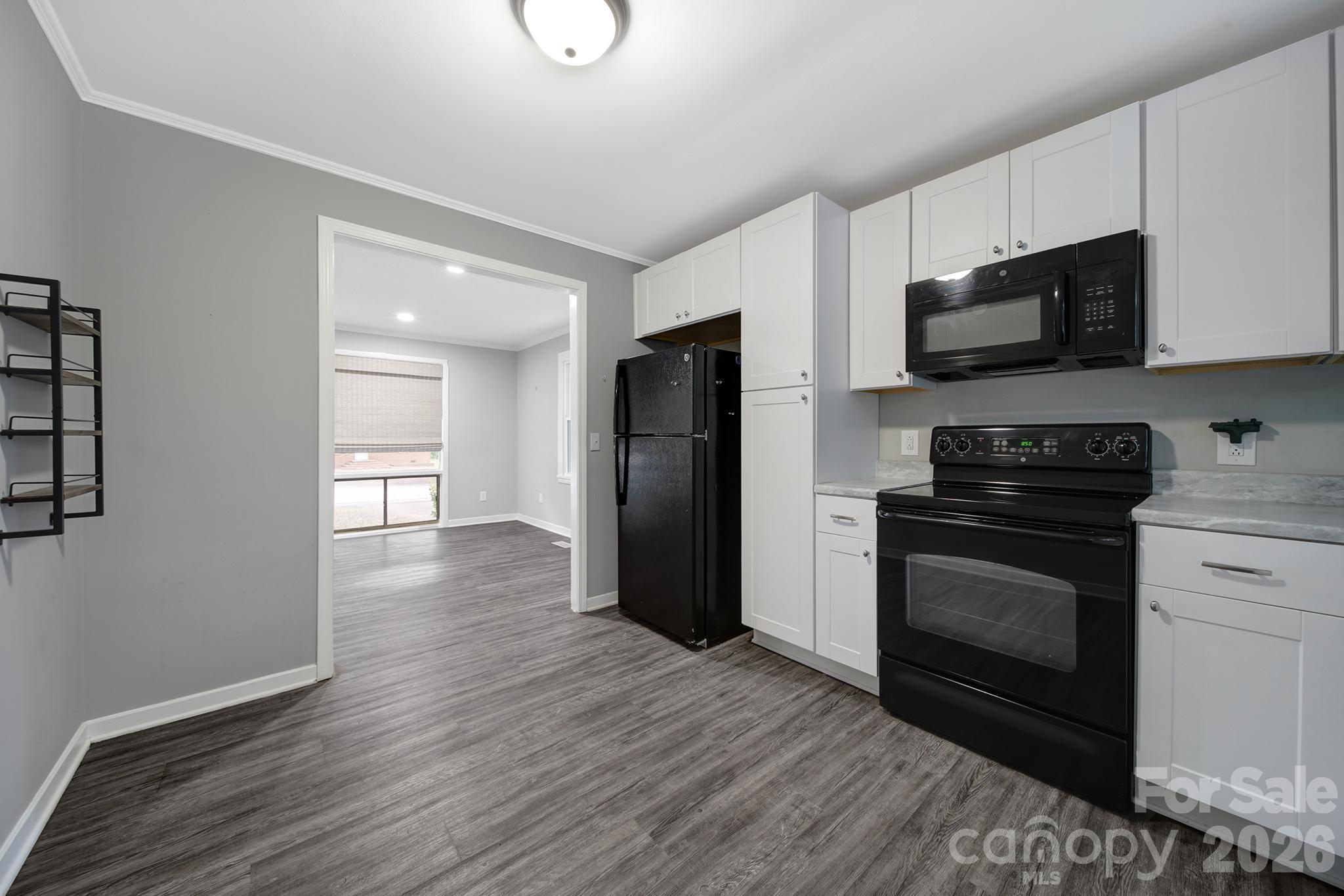 1064 Stonewall Avenue Property Photo 7