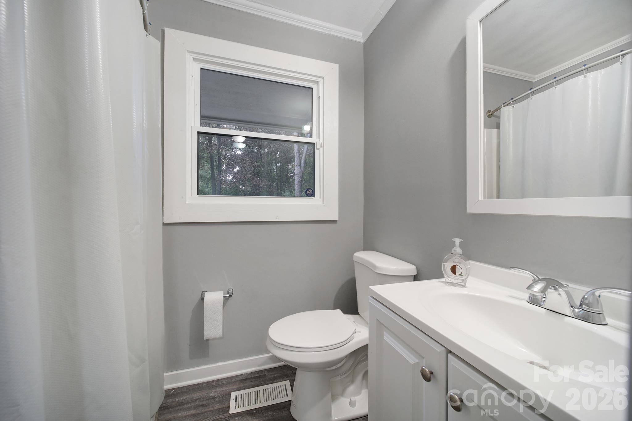 1064 Stonewall Avenue Property Photo 9