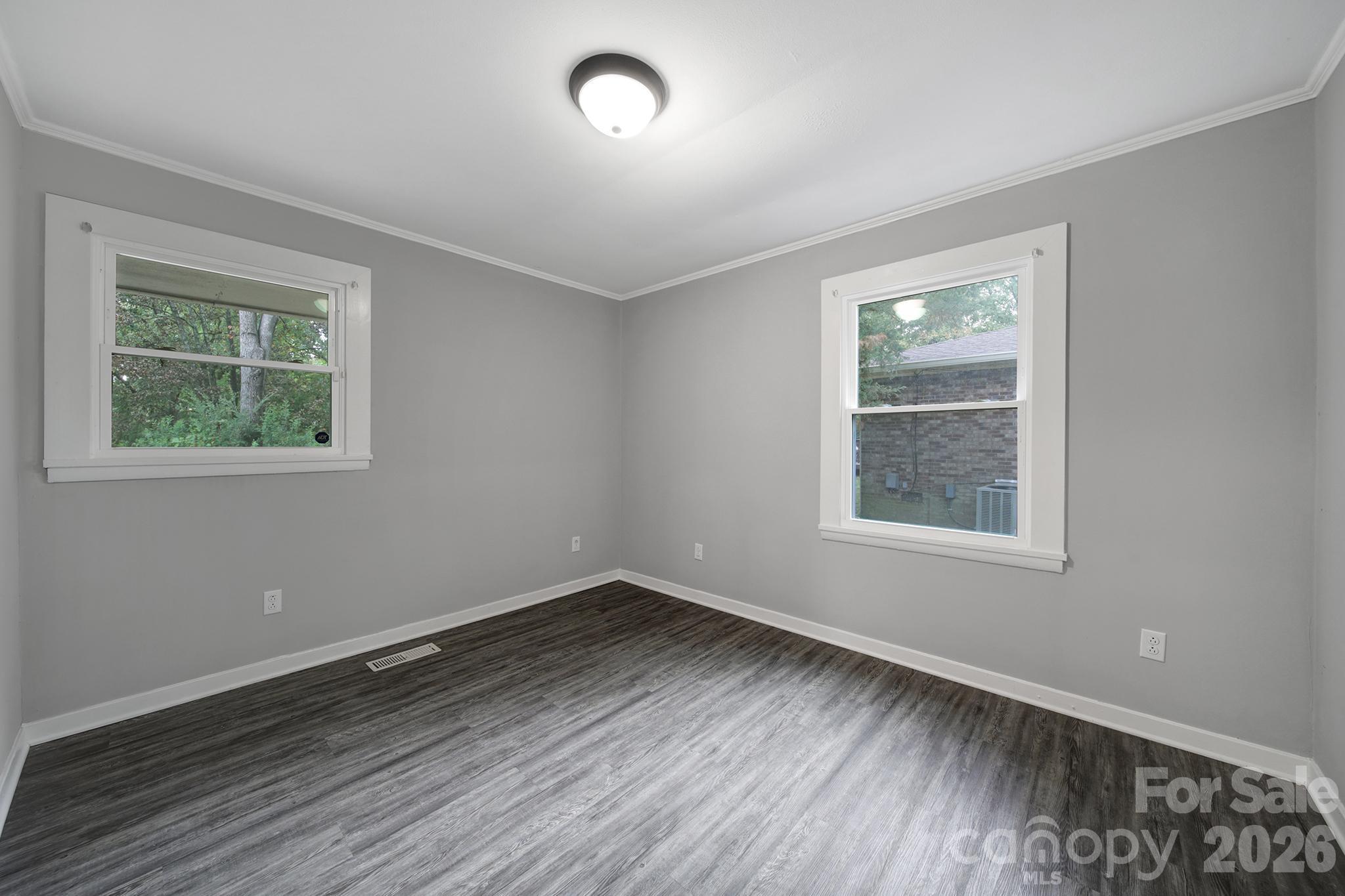 1064 Stonewall Avenue Property Photo 10