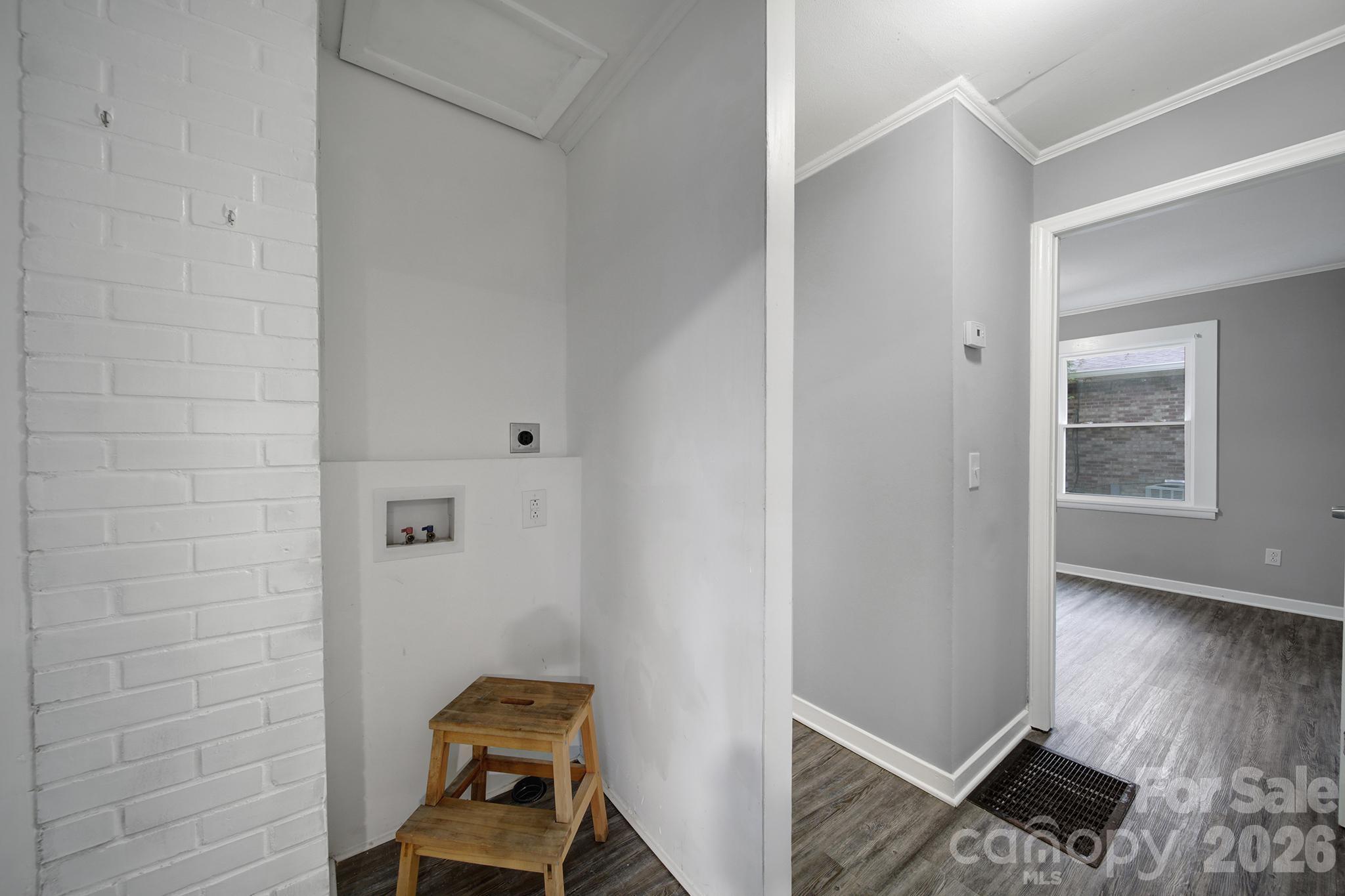1064 Stonewall Avenue Property Photo 11