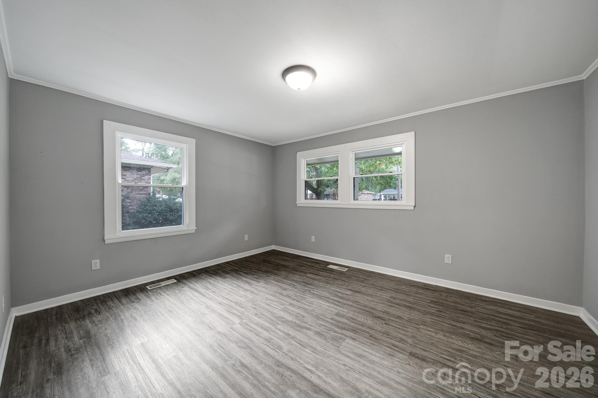 1064 Stonewall Avenue Property Photo 12