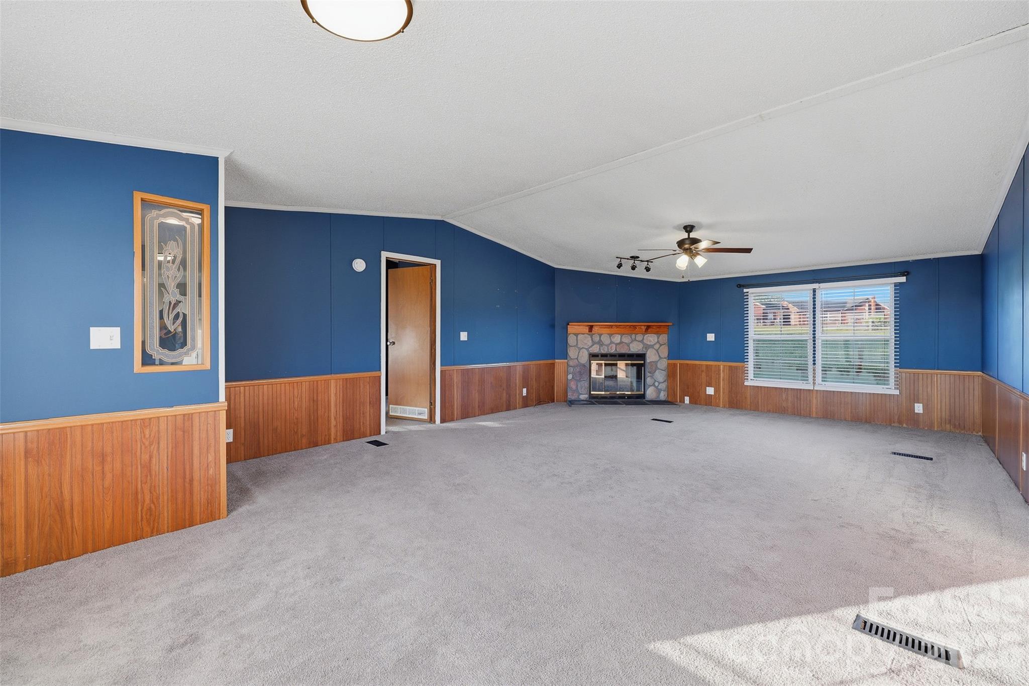 127 White Plains Road Property Photo 12