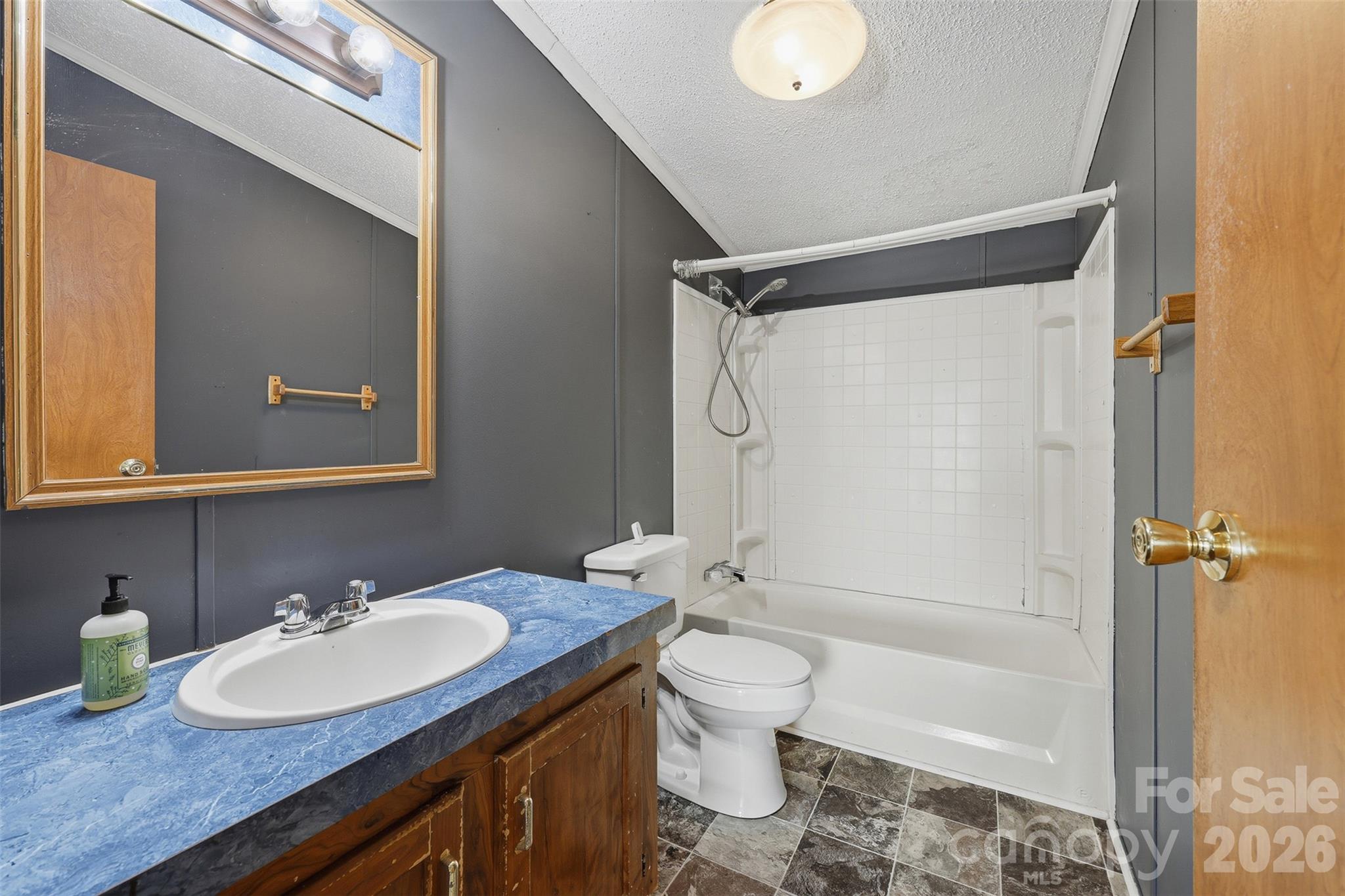 127 White Plains Road Property Photo 20