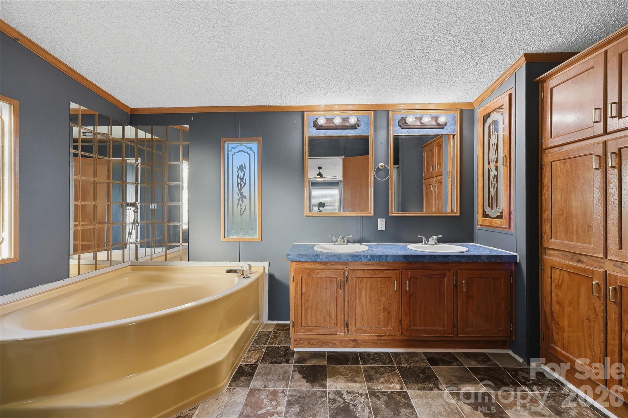 127 White Plains Road Property Photo 26