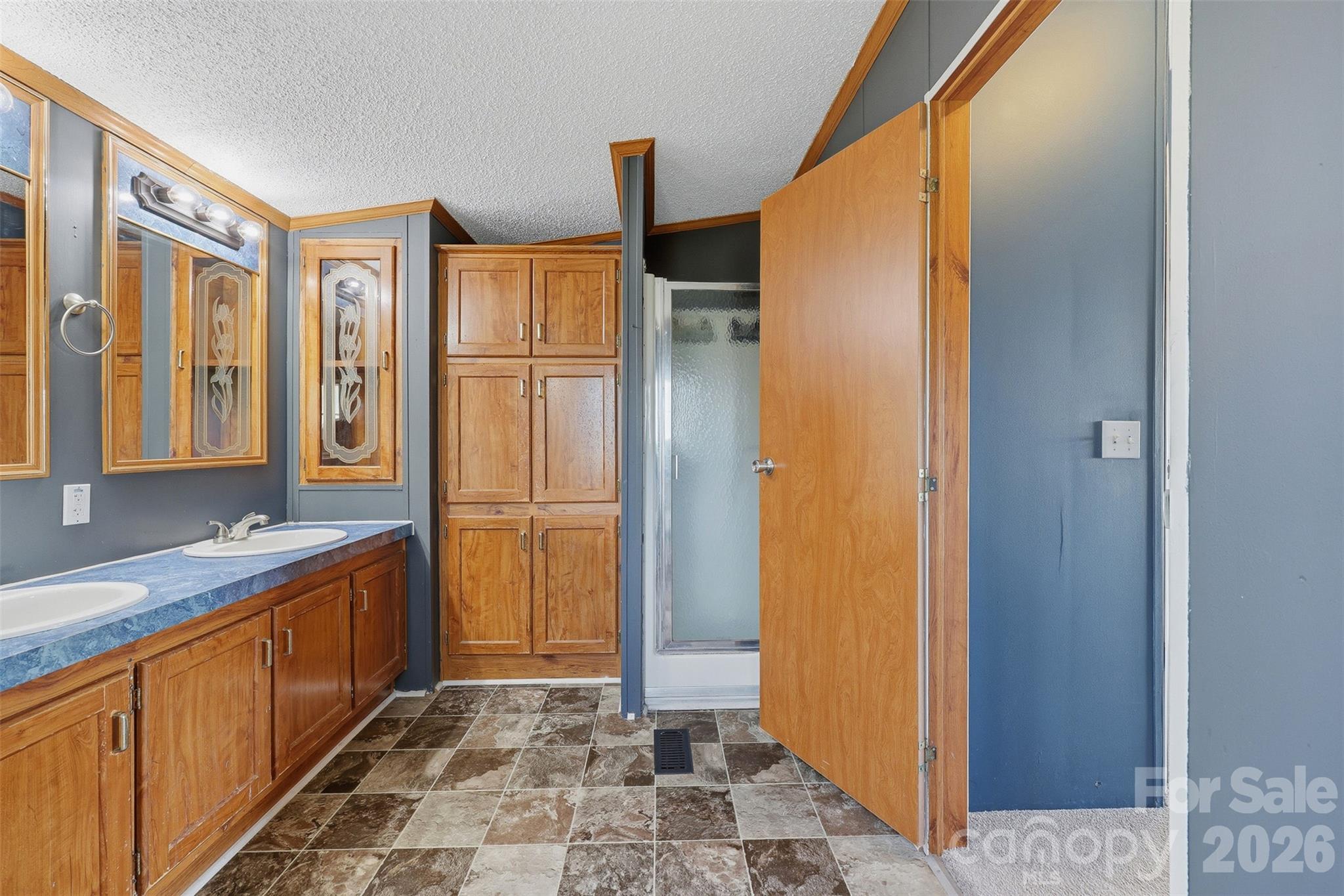 127 White Plains Road Property Photo 27