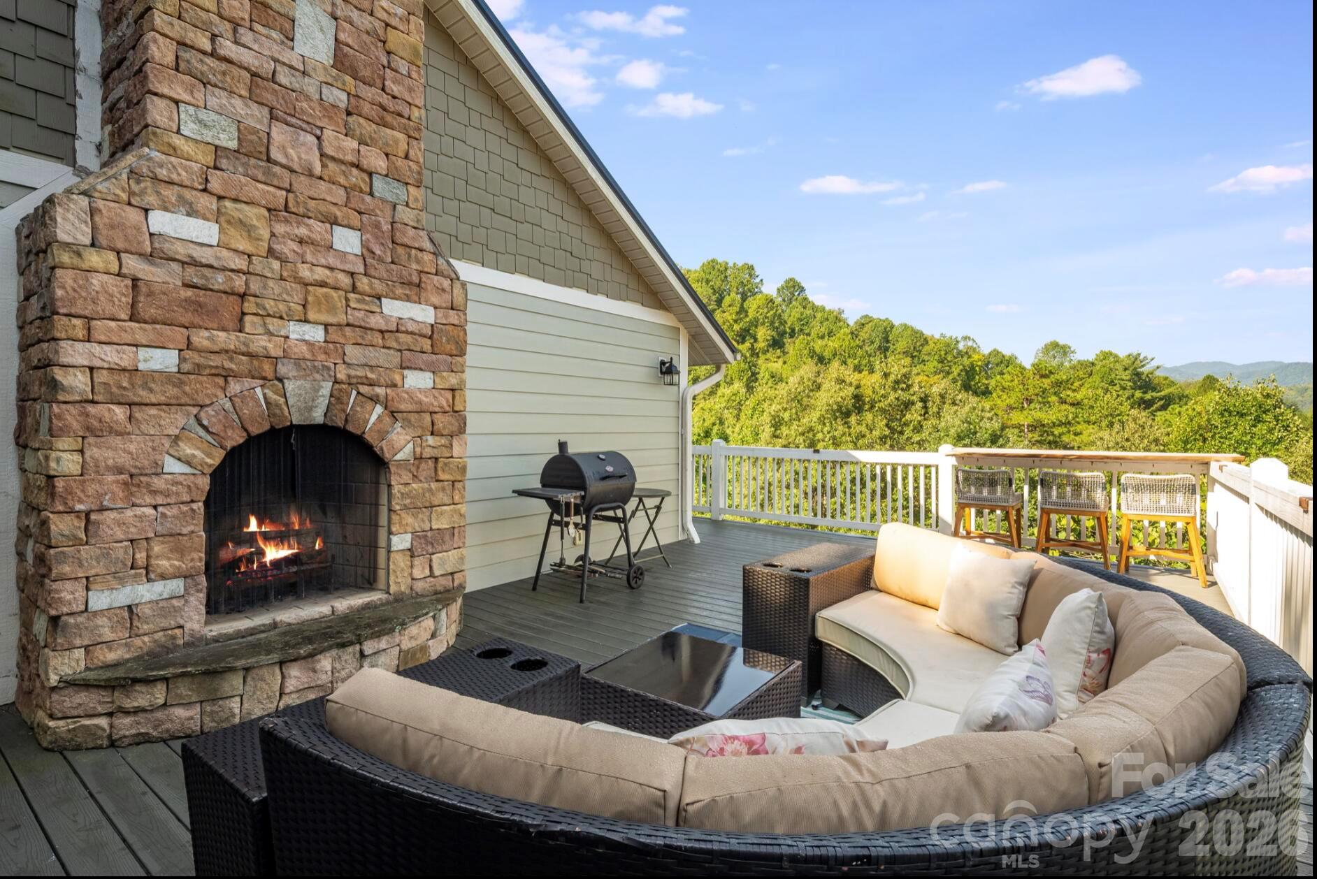 29 Miranda Knoll Property Photo 6