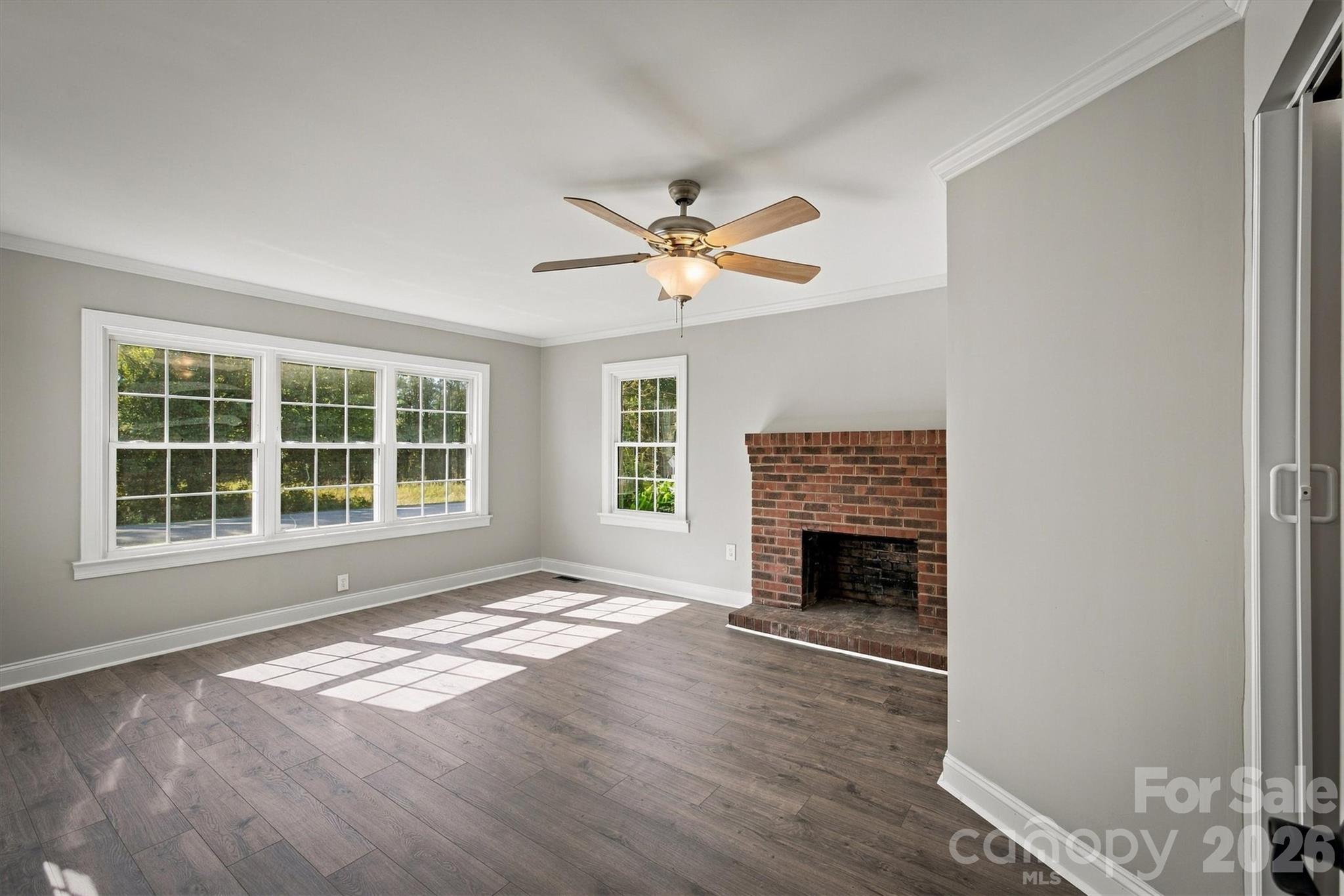2941 Highland Drive Property Photo 2