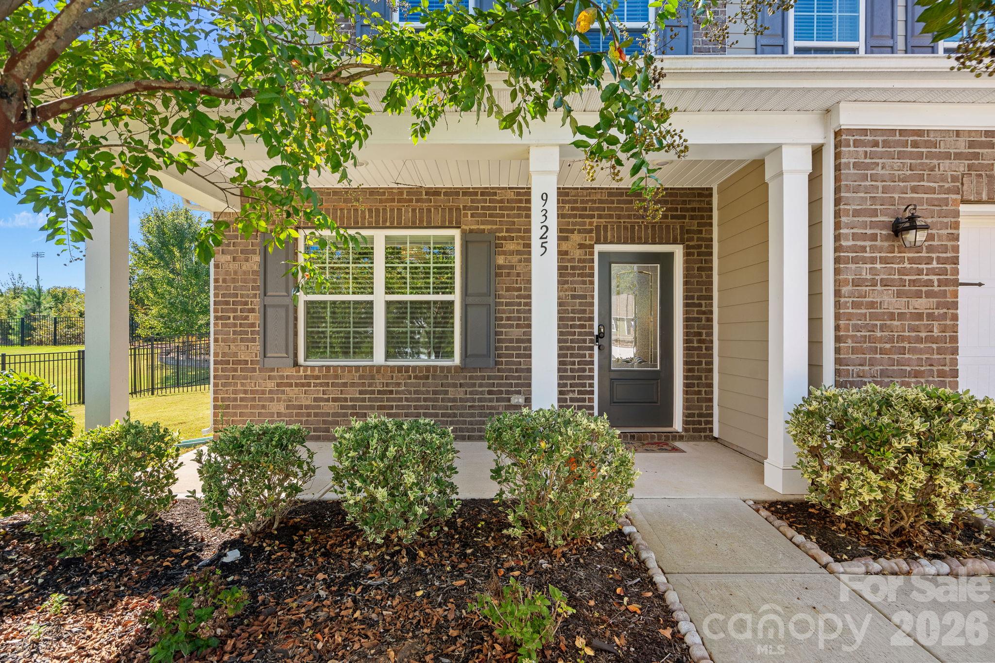 9325 Beecroft Valley Drive Property Photo 3