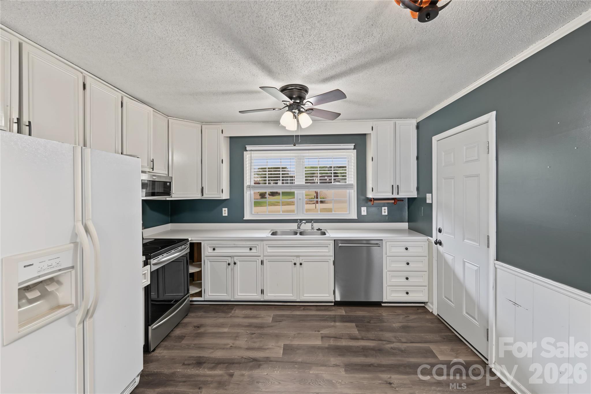 206 King Henry Lane Property Photo 3