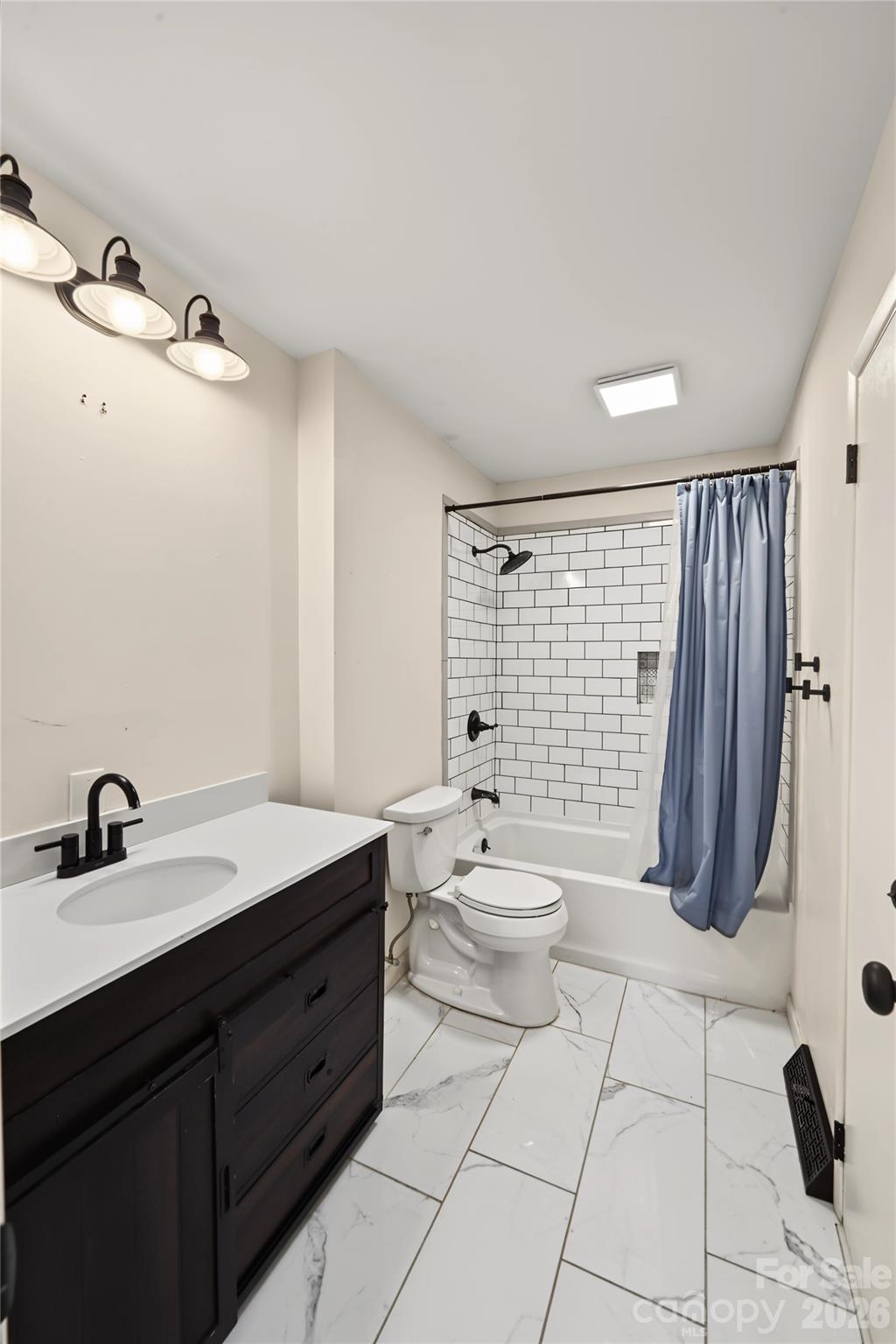 206 King Henry Lane Property Photo 24