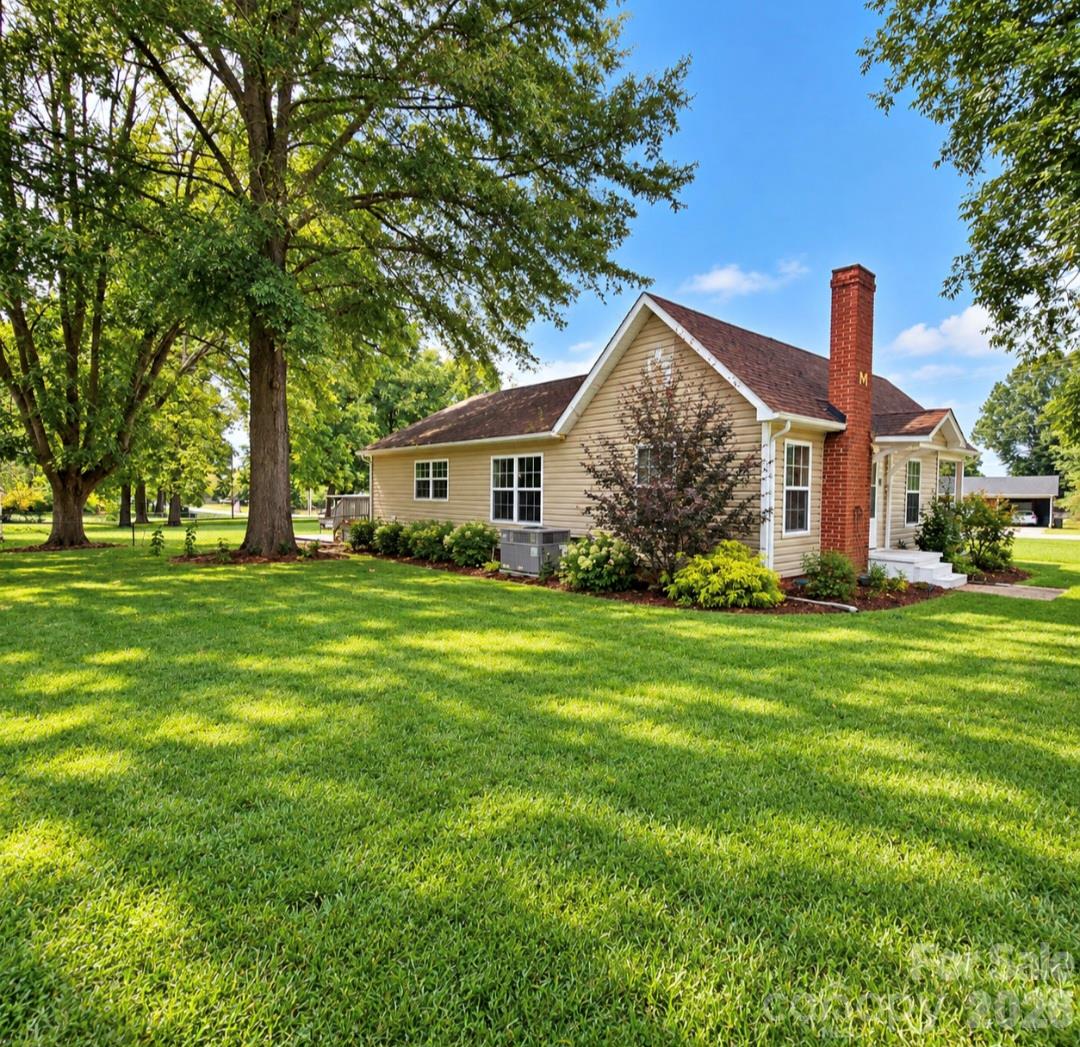 555 Palmer Road Property Photo 3