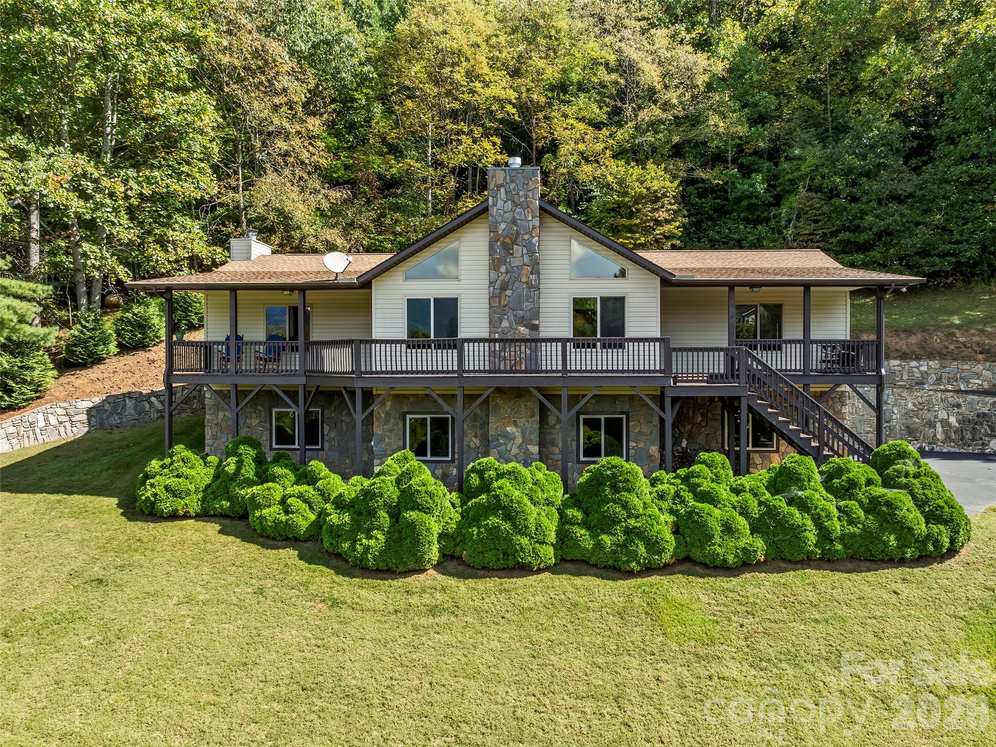 1090 Maple Springs Drive Property Photo 1