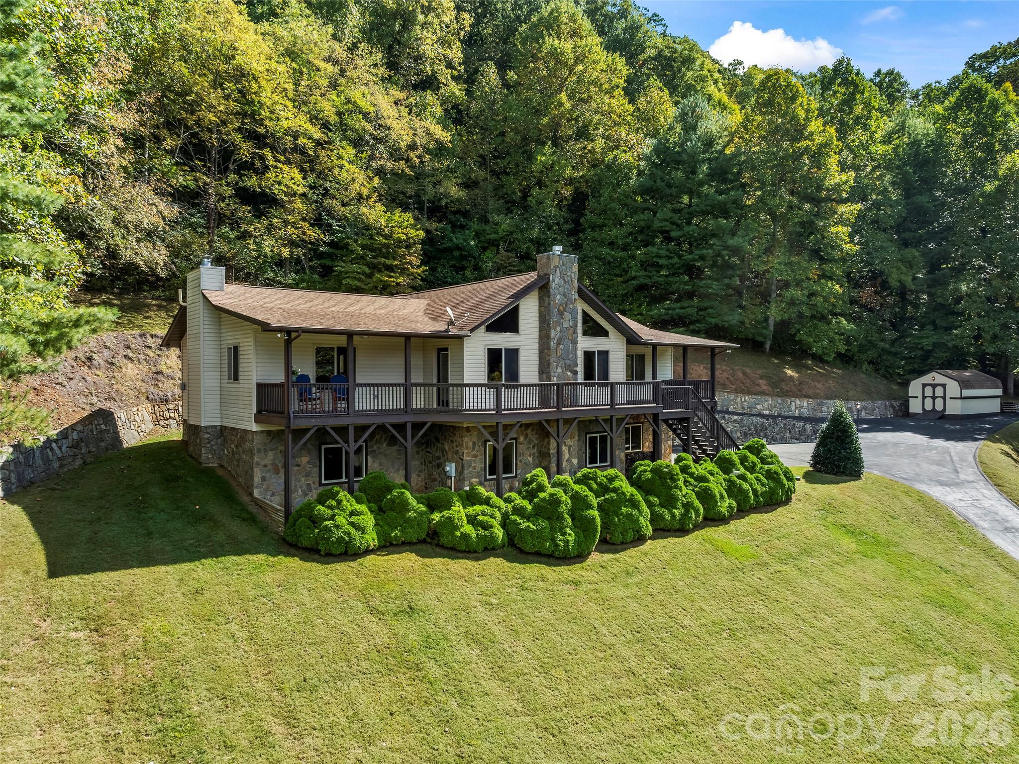 1090 Maple Springs Drive Property Photo 3