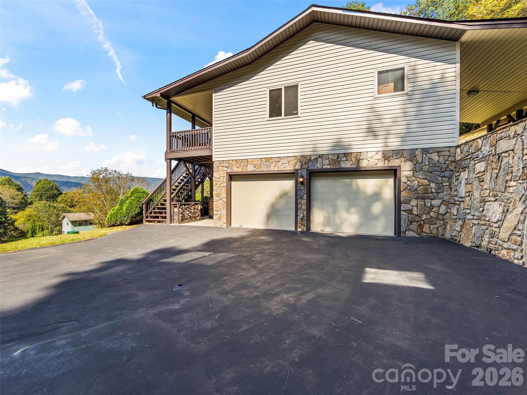 1090 Maple Springs Drive Property Photo 40