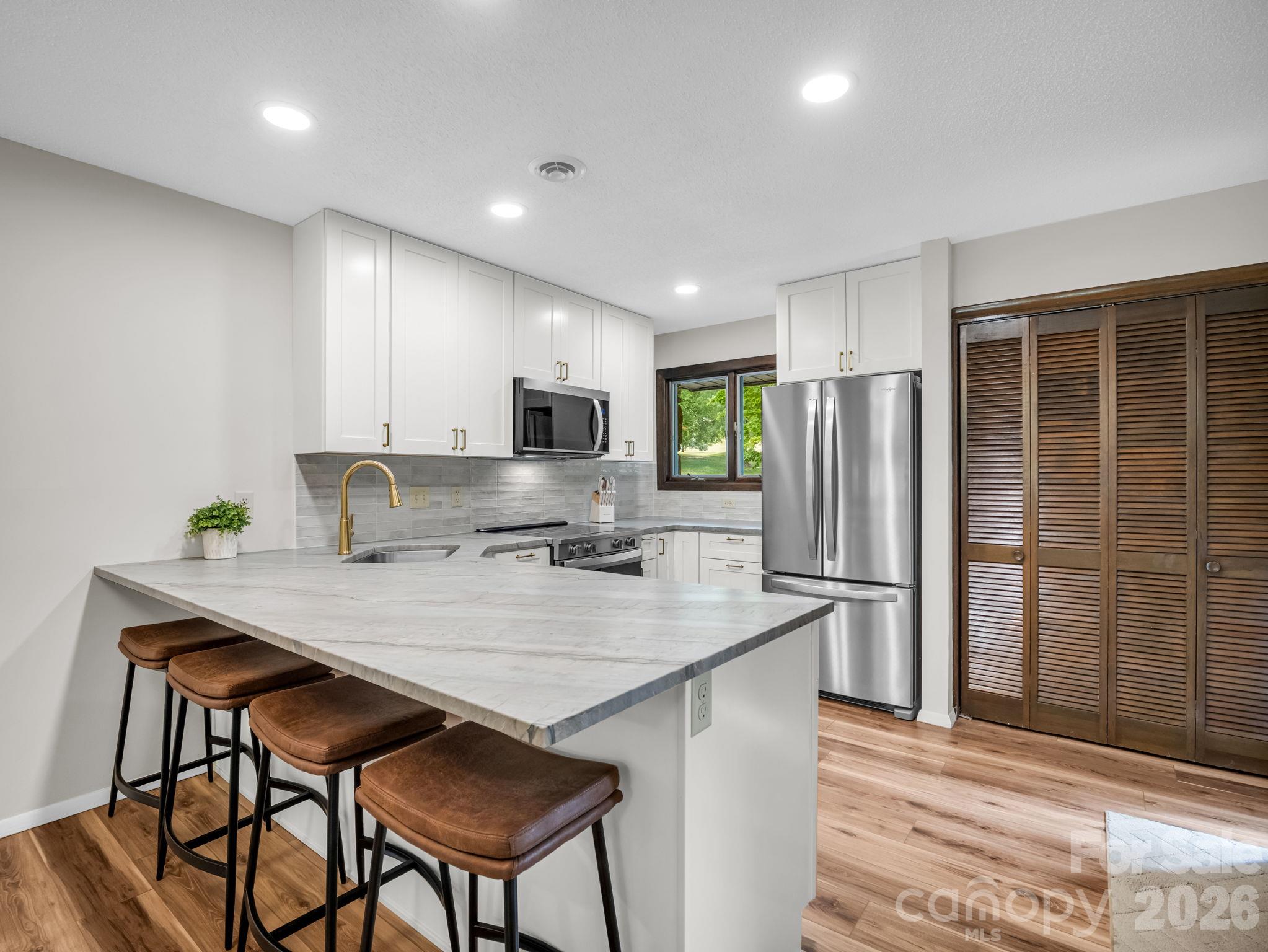 441 Mountains Boulevard D-101 Property Photo 11