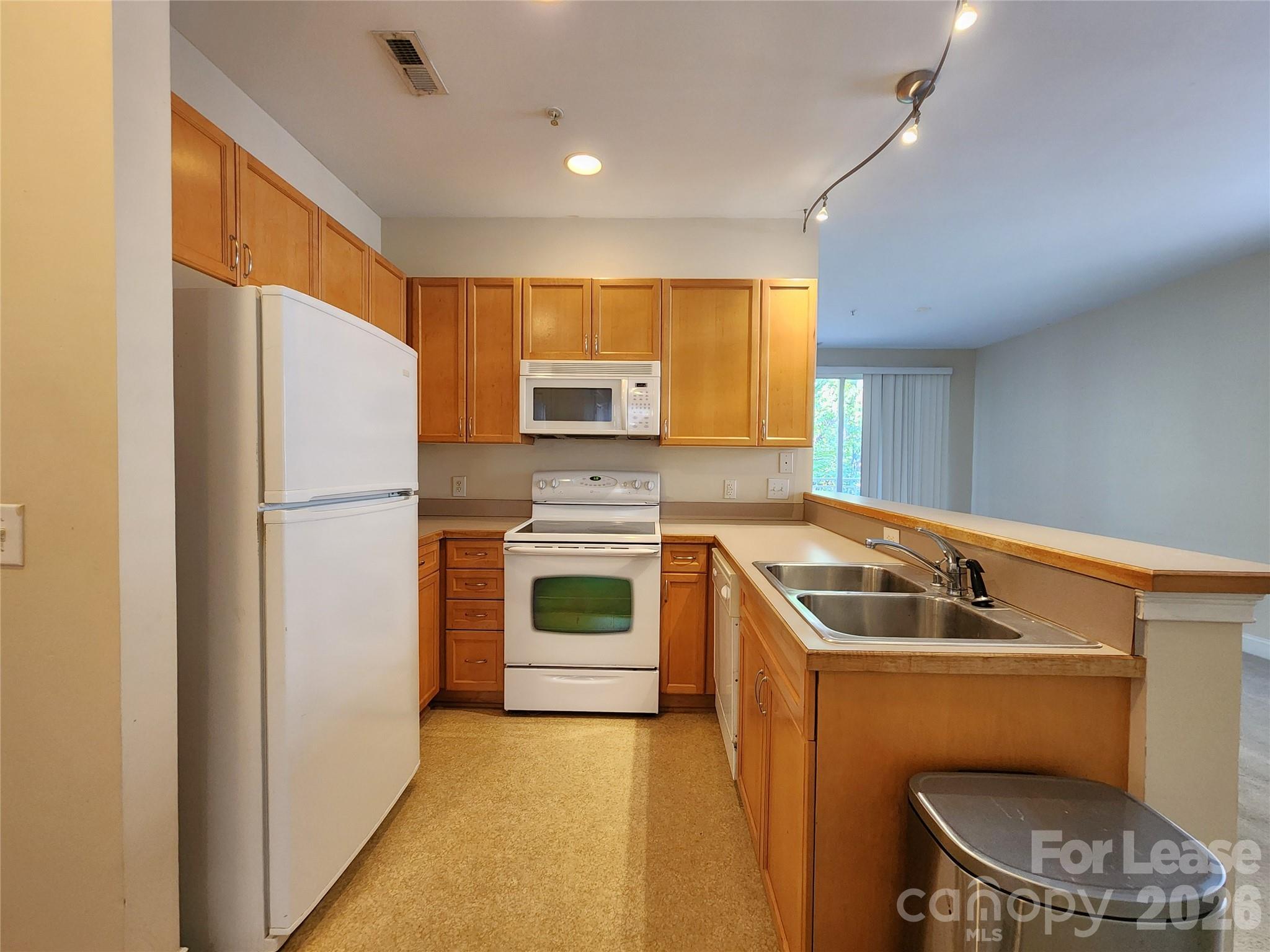 1308 Kenilworth Avenue 420 Property Photo 4