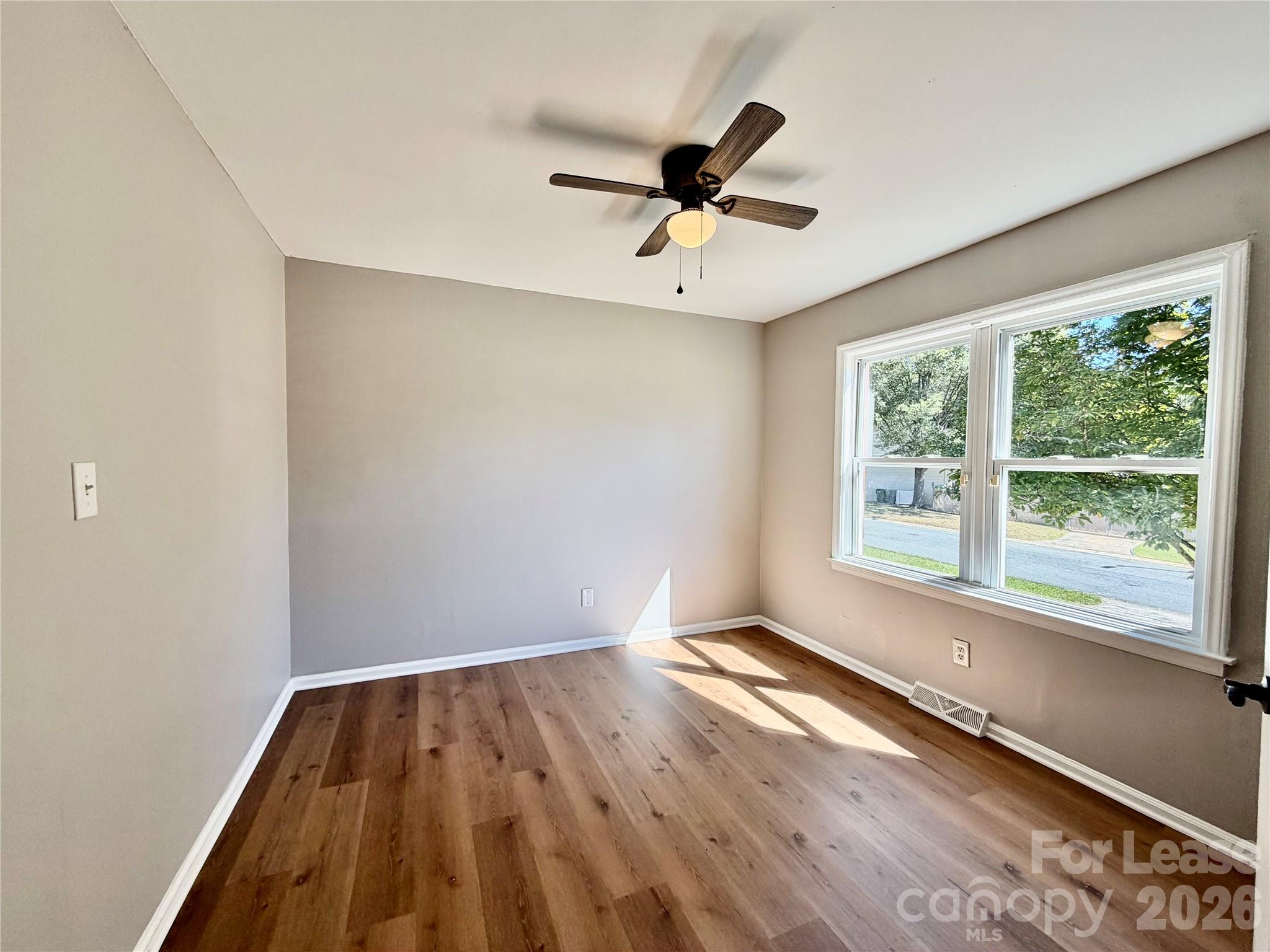 3517 Cross Winds Drive Property Photo 5