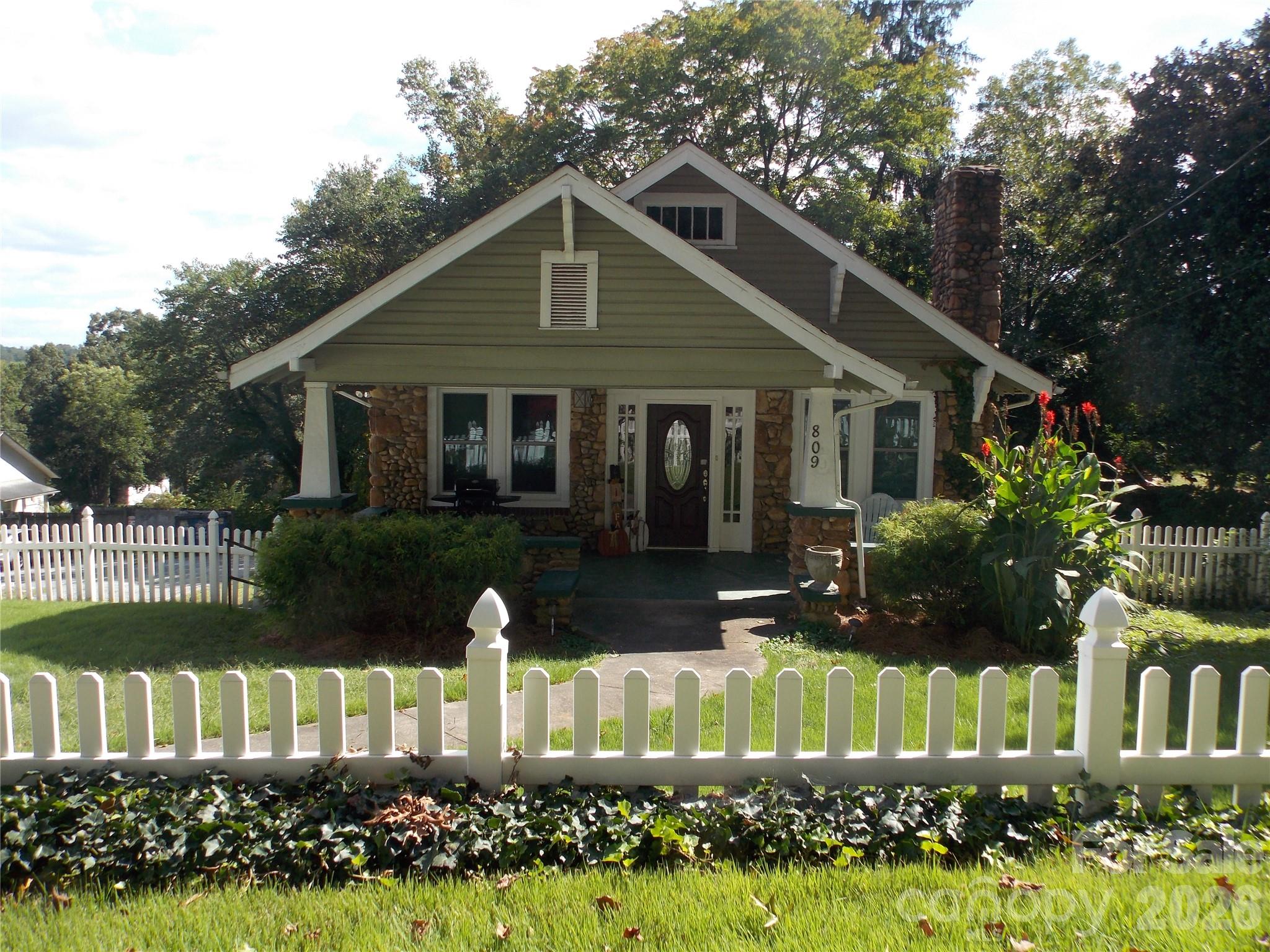 809 Grove Avenue Property Photo 1
