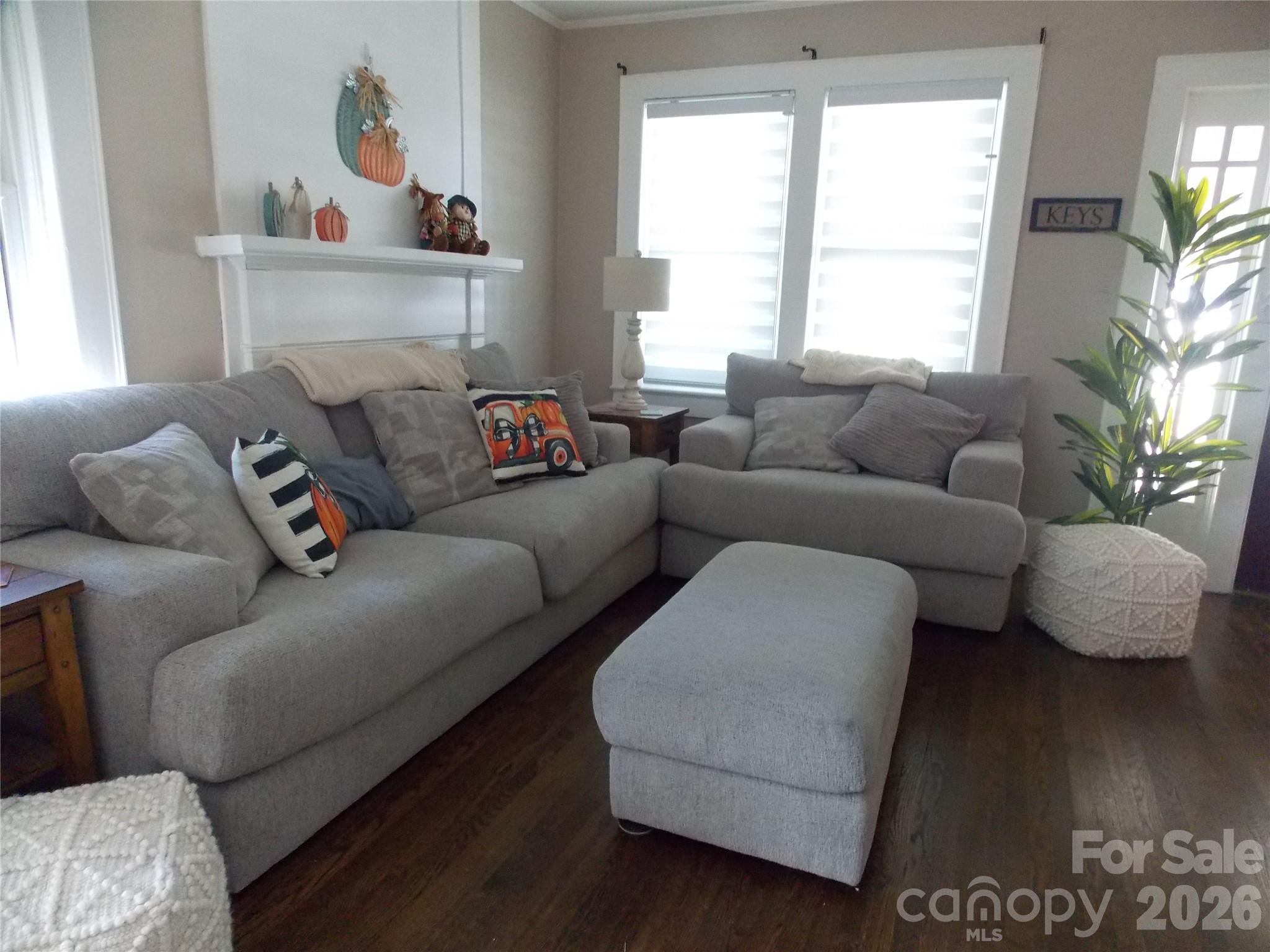 809 Grove Avenue Property Photo 3