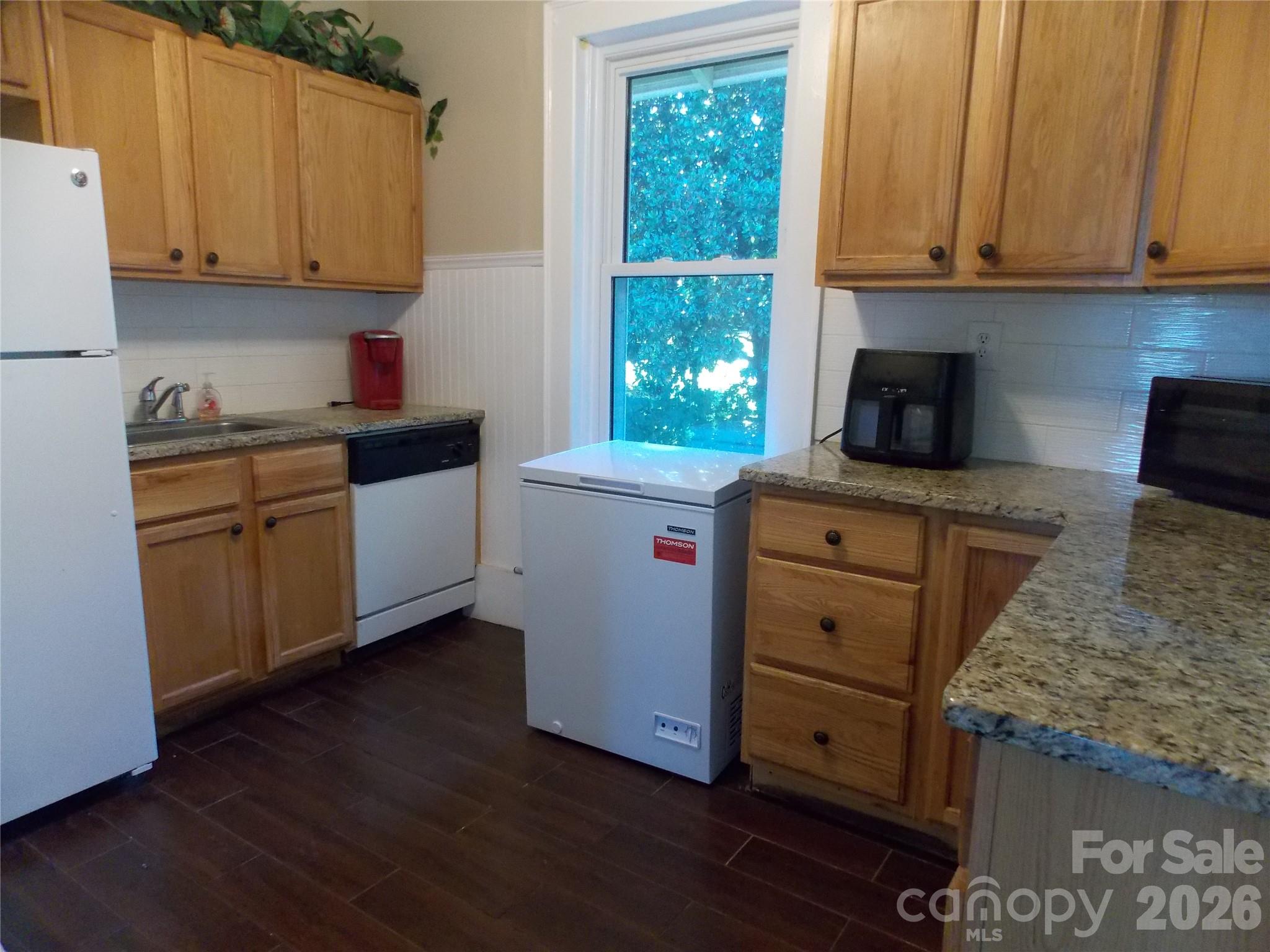 809 Grove Avenue Property Photo 6